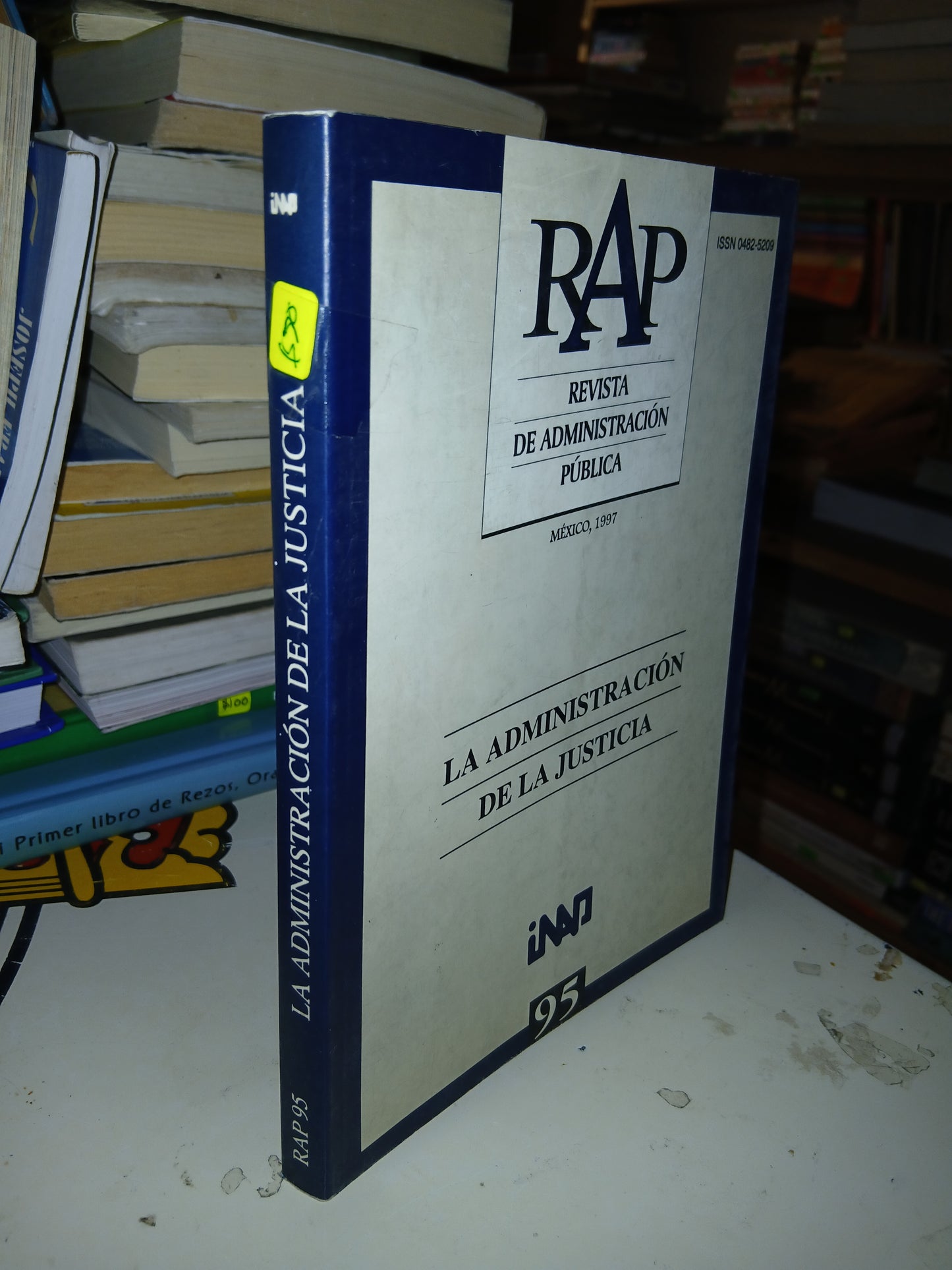 LA ADMINISTRACIÓN DE LA JUSTICIA (VARIOS AUTORES) USADO DERECHO LITERARIO 207