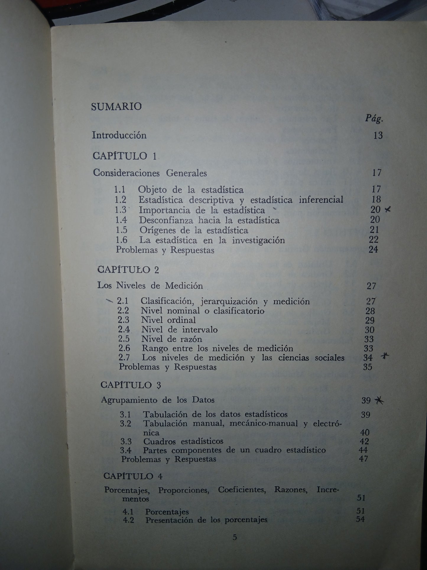 ESTADÍSTICA DESCRIPTIVA APLICADA A LAS CIENCIAS SOCIALES POR FERNANDO HOLGUÍN QUIÑONES USADO ESTADÍSTICA LITERARIO 207