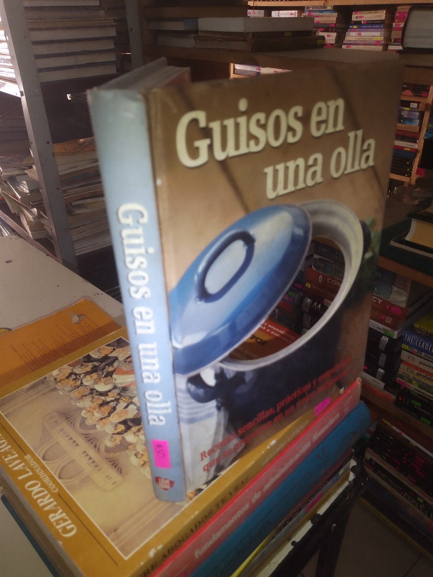 GUISOS EN UNA OLLA USADO COCINA LITERARIO 207