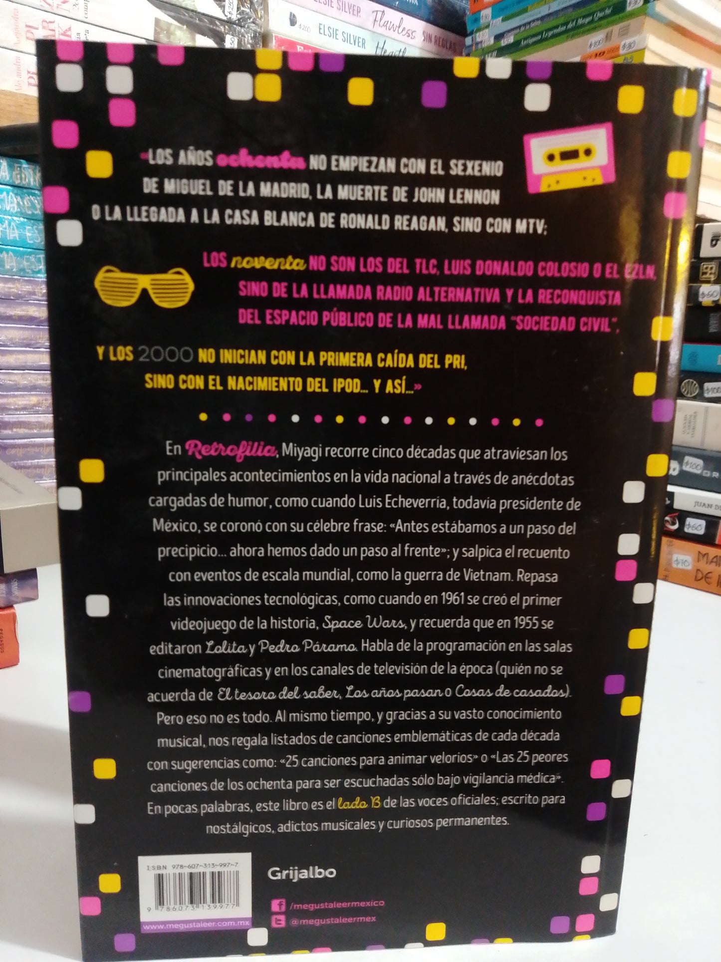 RETROFILIA POR JOSE LUIS GUZMAN USADO NOVELAS JUAREZ