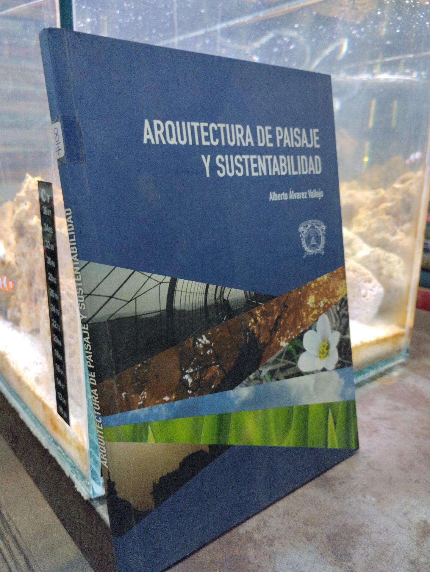ARQUITECTURA DE PAISAJE Y SUSTENTABILIDAD POR ALBERTO ALVAREZ VALLEJO USADO ARQUITECTURA ALDAMA