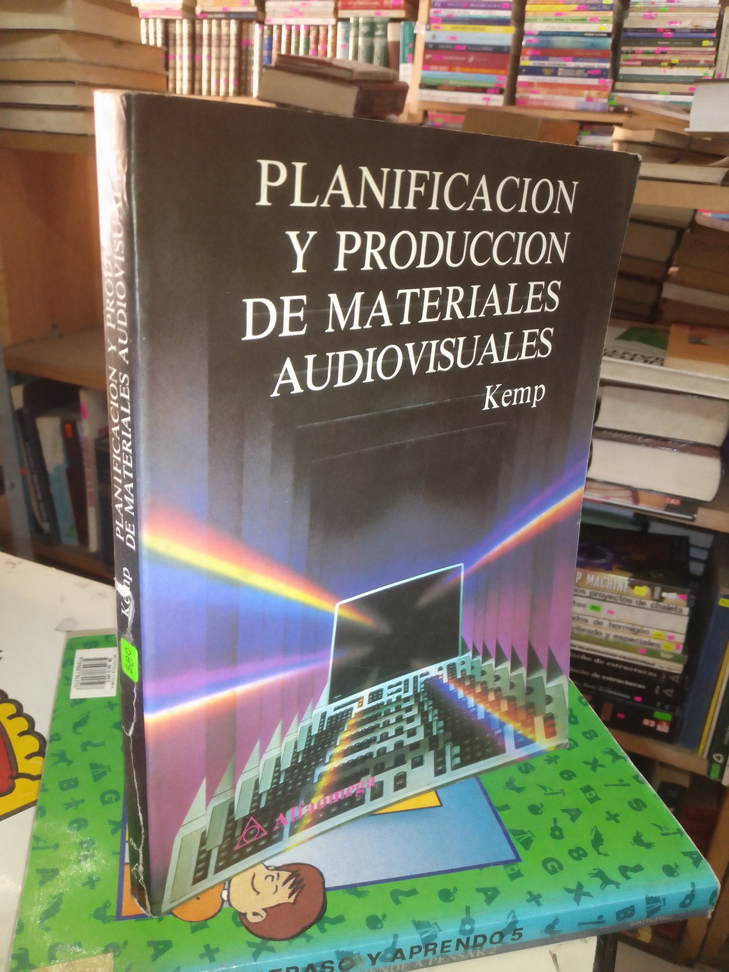 PLANIFICACIÓN Y PRODUCCIÓN DE MATERIALES AUDIOVISUALES POR KEMP USADO EDUCACIÓN LITERARIO 207