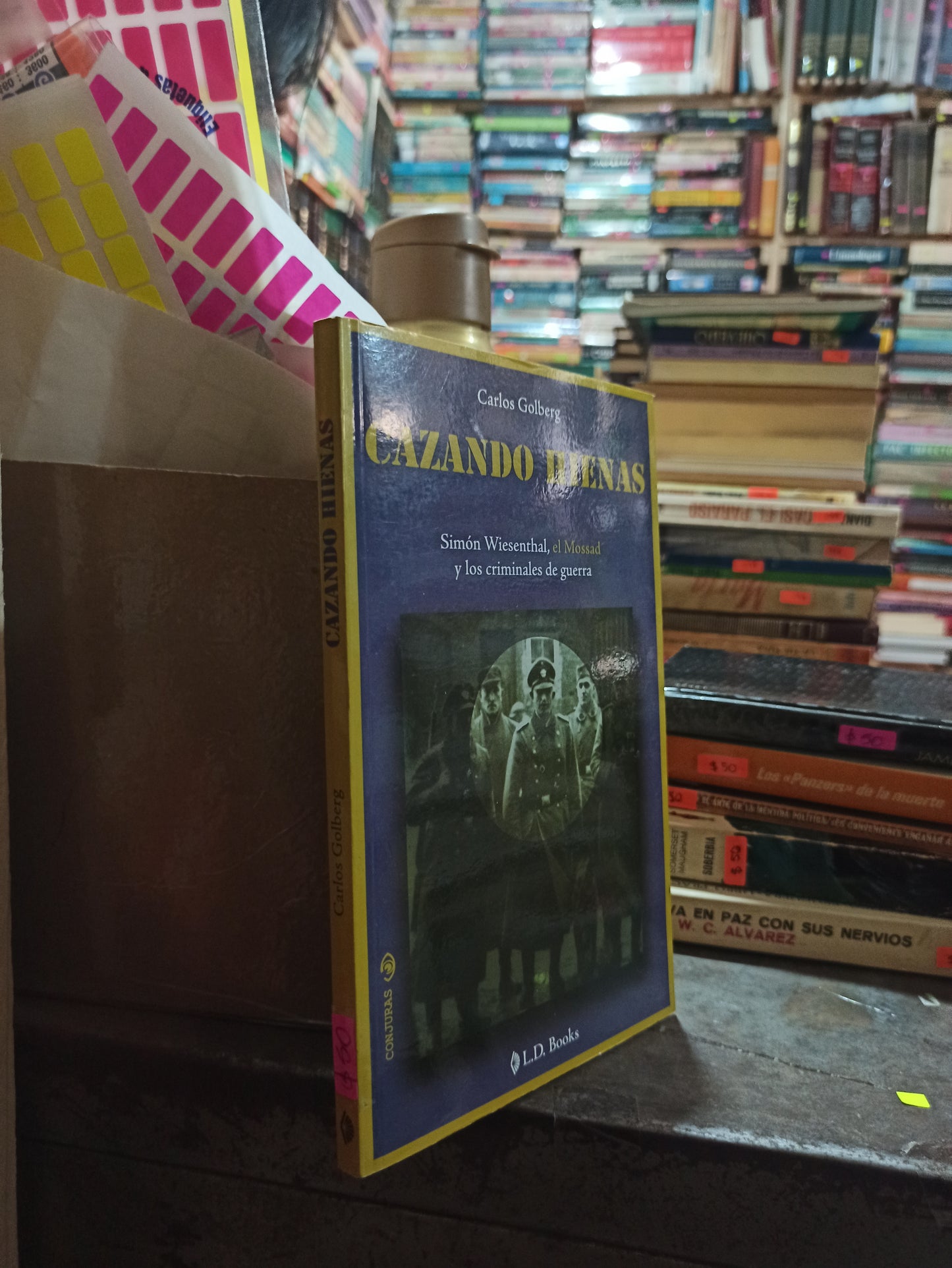 CAZANDO HIENAS POR CARLOS GOLBERG USADO NOVELAS ALDAMA