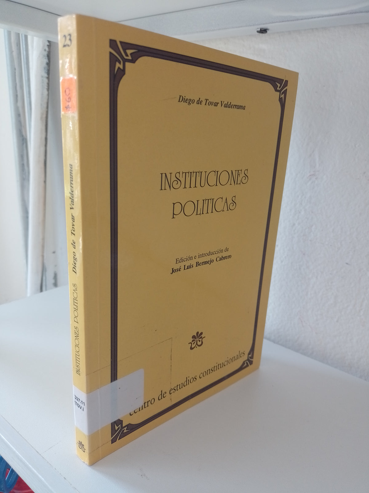 INSTITUCIONES POLITICAS POR DIEGO TOVAR VALDERRAMA USADO POLITICA JUAREZ 515