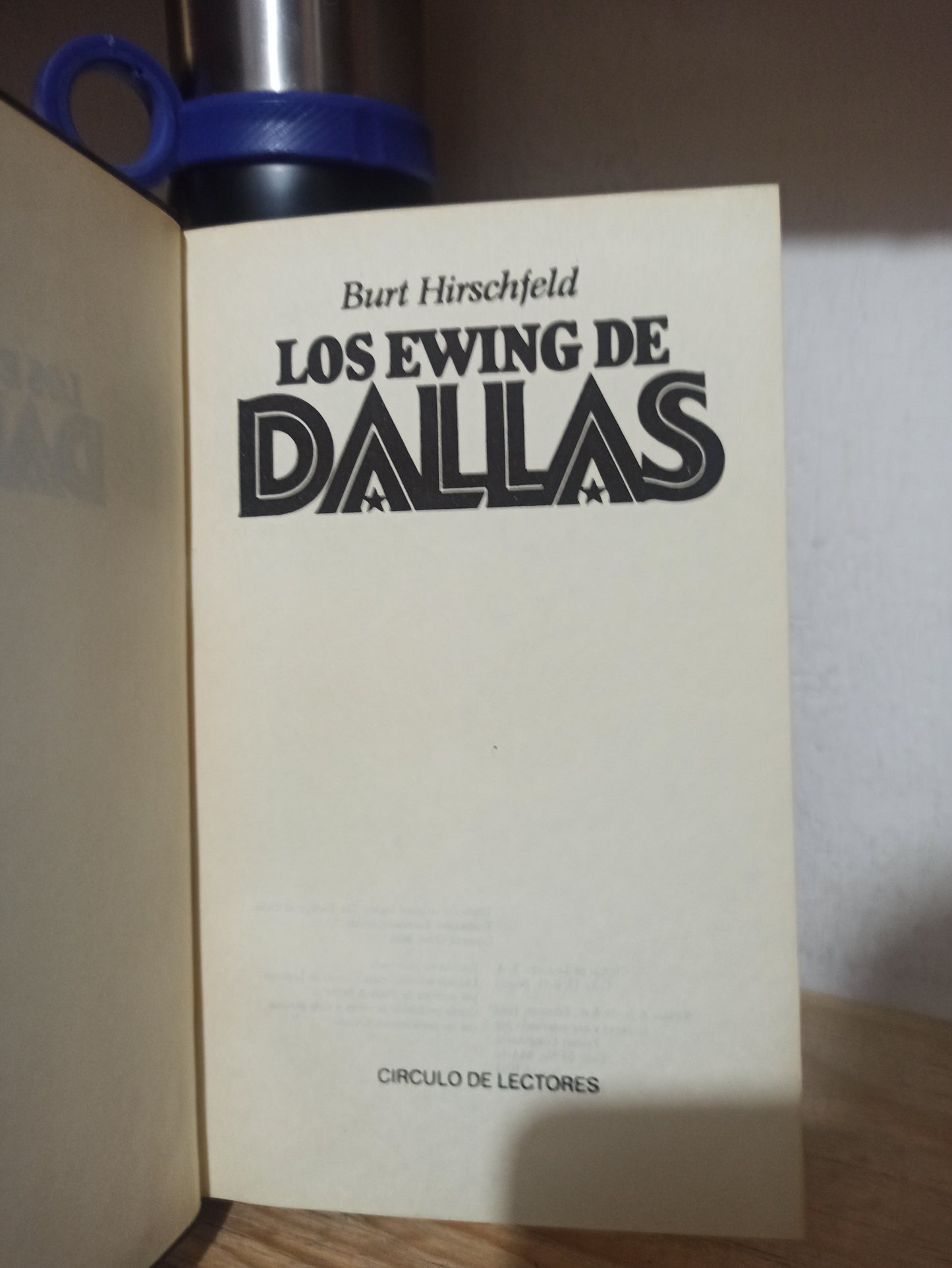 LOS EWING DE DALLAS POR BURT HIRSCHFELD USADO NOVELAS JUÁREZ