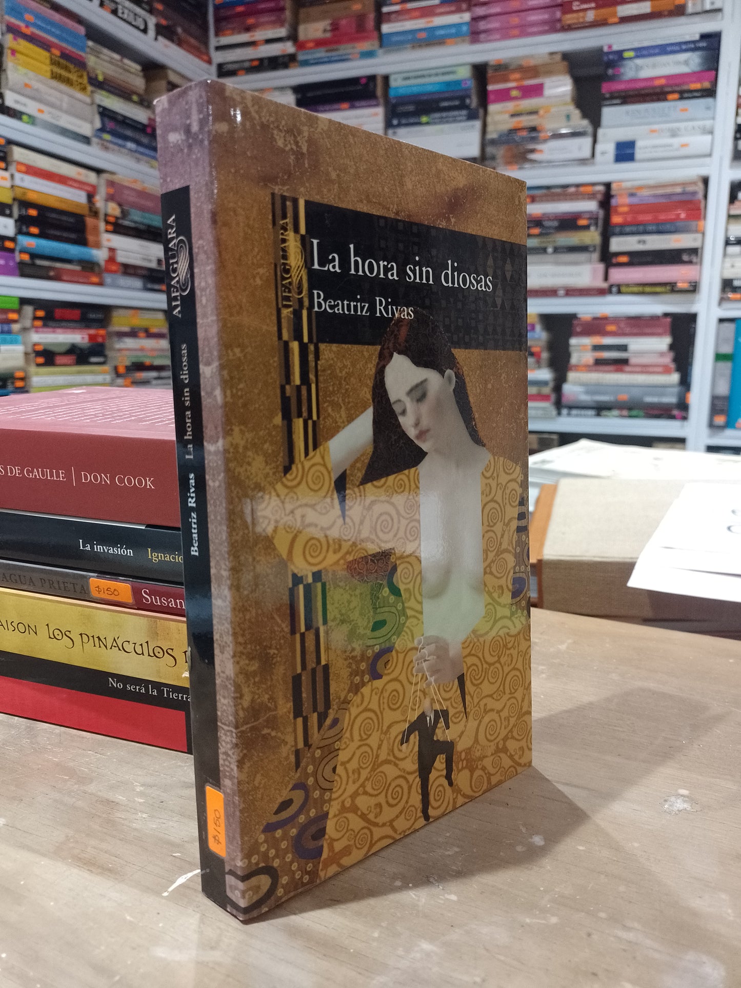LA HORA SIN DIOSAS POR BEATRIZ RIYAS USADO NOVELA JUAREZ 515