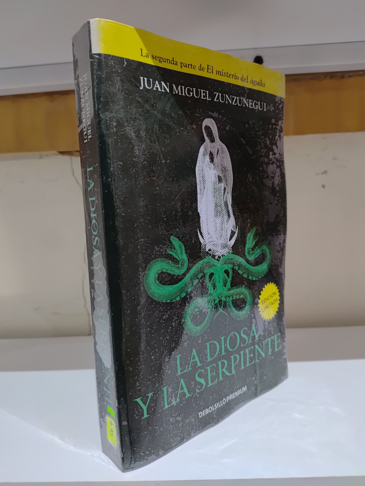 LA DIOSA Y A LA SERPIENTE POR JUAN MIGUEL ZUNZUNEGUI USADO NOVELAS JUAREZ 515