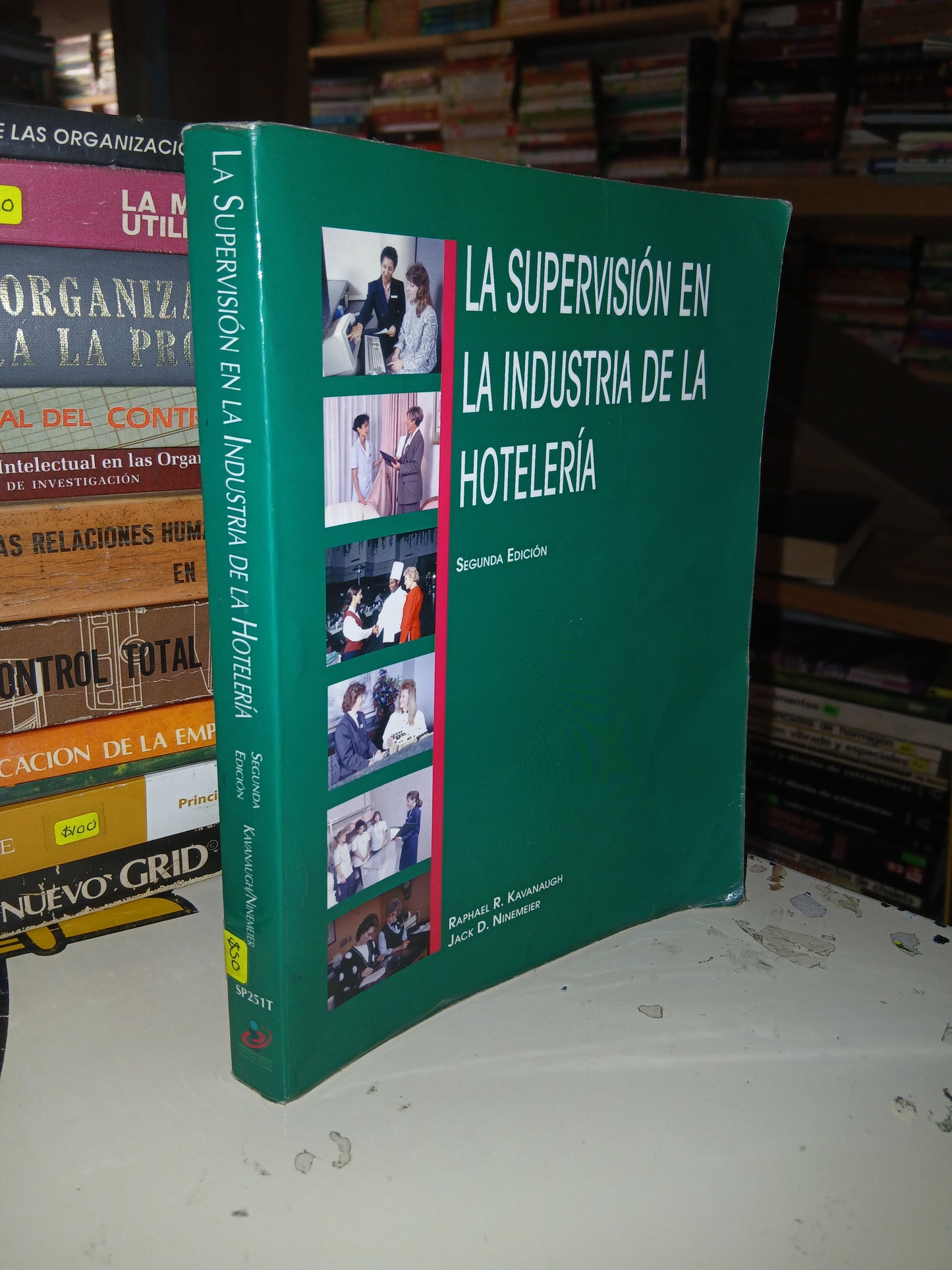 LA SUPERVISIÓN EN LA INDUSTRIA DE LA HOTELERÍA POR RAPHAEL R. KAVANAUGH Y JACK D. NINEMEIER USADO ADMINISTRACIÓN LITERARIO 207