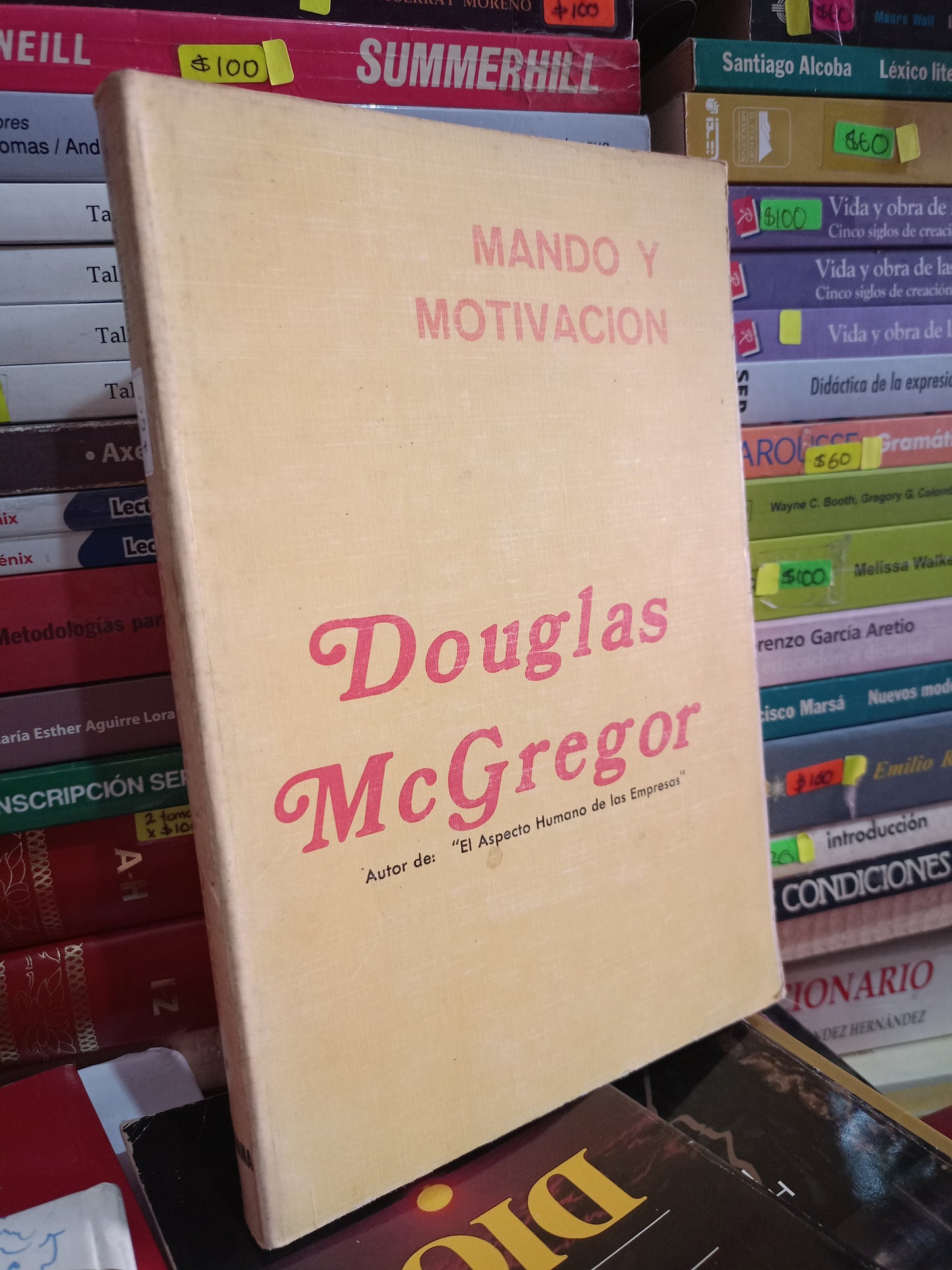 MANDO Y MOTIVANDO POR DOUGLAS MCGREGOR USADO ADMINISTRACIÓN LITERARIO 305