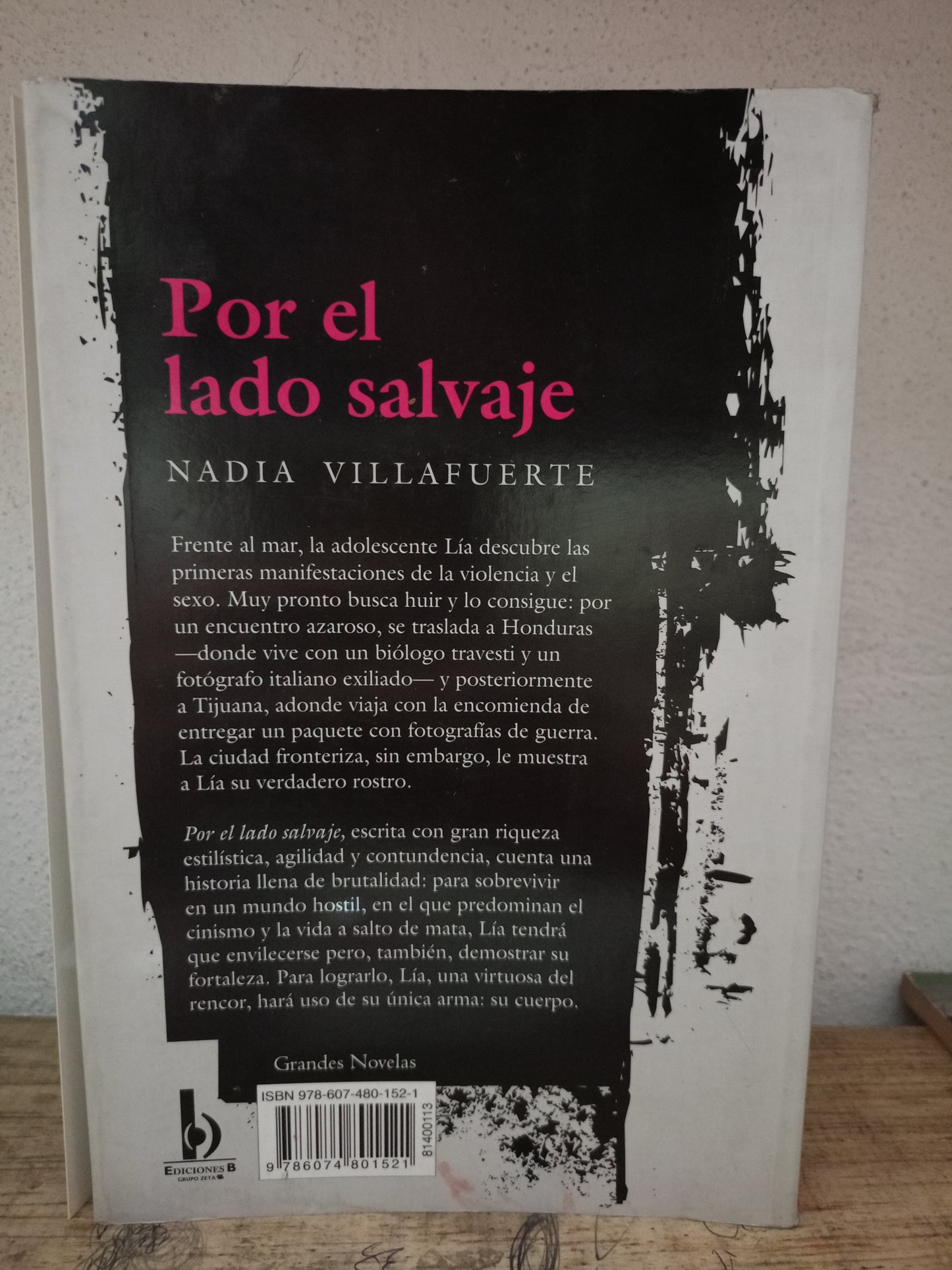 POR EL LADO SALVAJE POR NADIA VILLAFUERTE USADO NOVELA LITERARIO 305