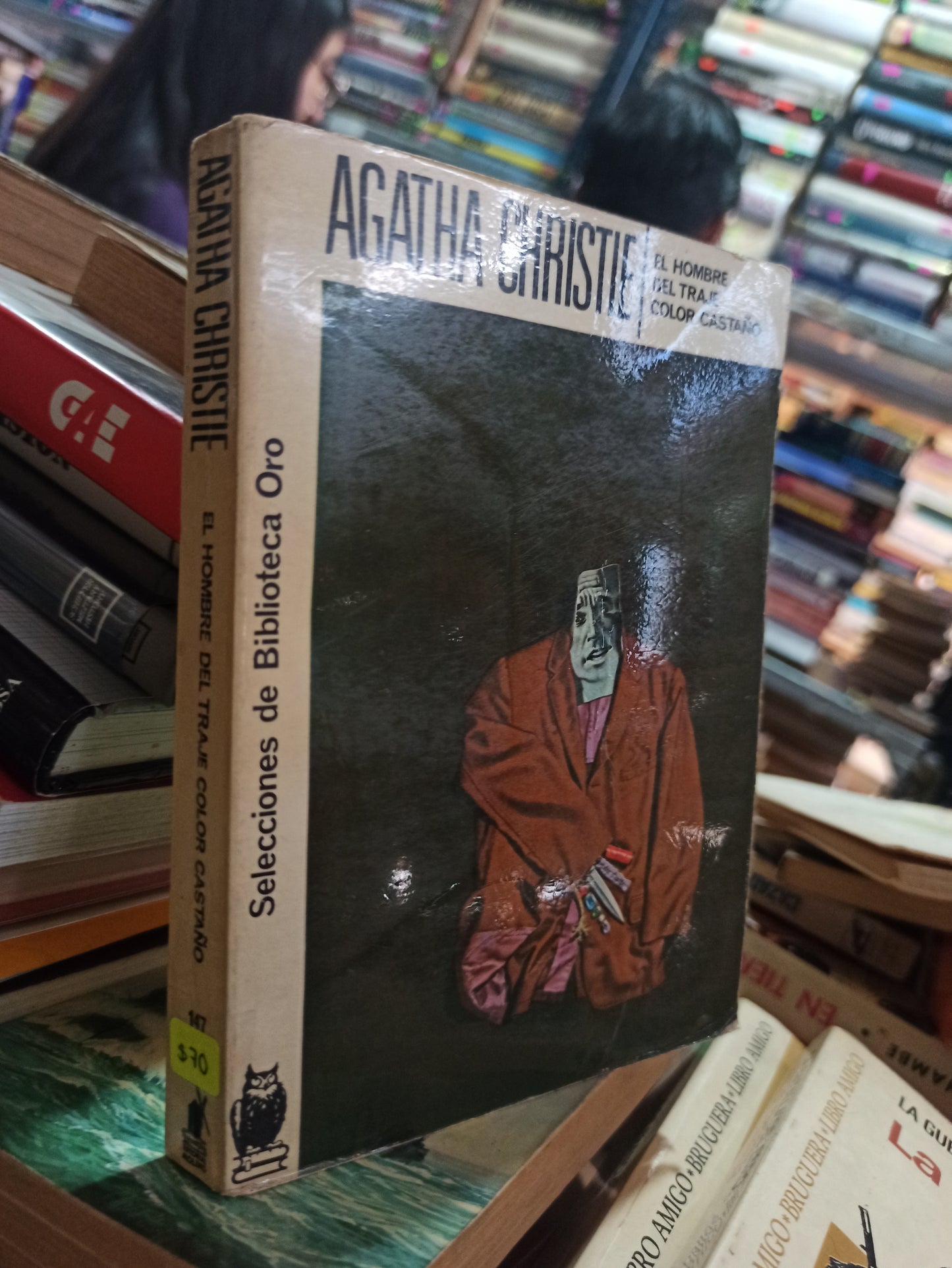 EL HOMBRE DEL TRAJE COLOR CASTAÑO POR AGATHA CHRISTIE USADO NOVELAS ALDAMA