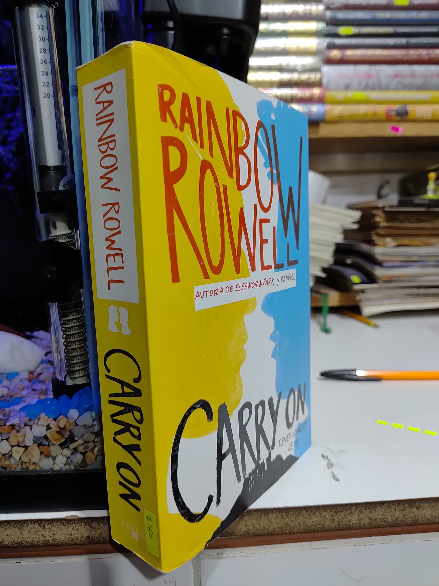 CARRY ON POR RAINBOW ROWELL USADO NOVELAS JUAREZ