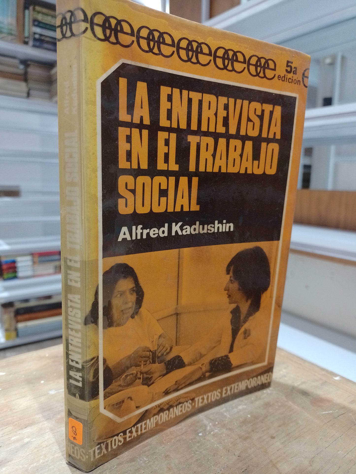 LA ENTREVISTA EN EL TRABAJO SOCIAL POR ALFRED KADUSHIN USADO SOCIOLOGIA JUAREZ 515