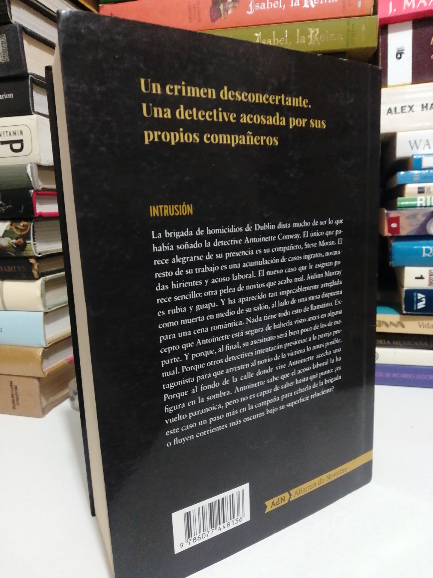 INTRUSIÓN POR TANA FRENCH USADO NOVELA JUÁREZ