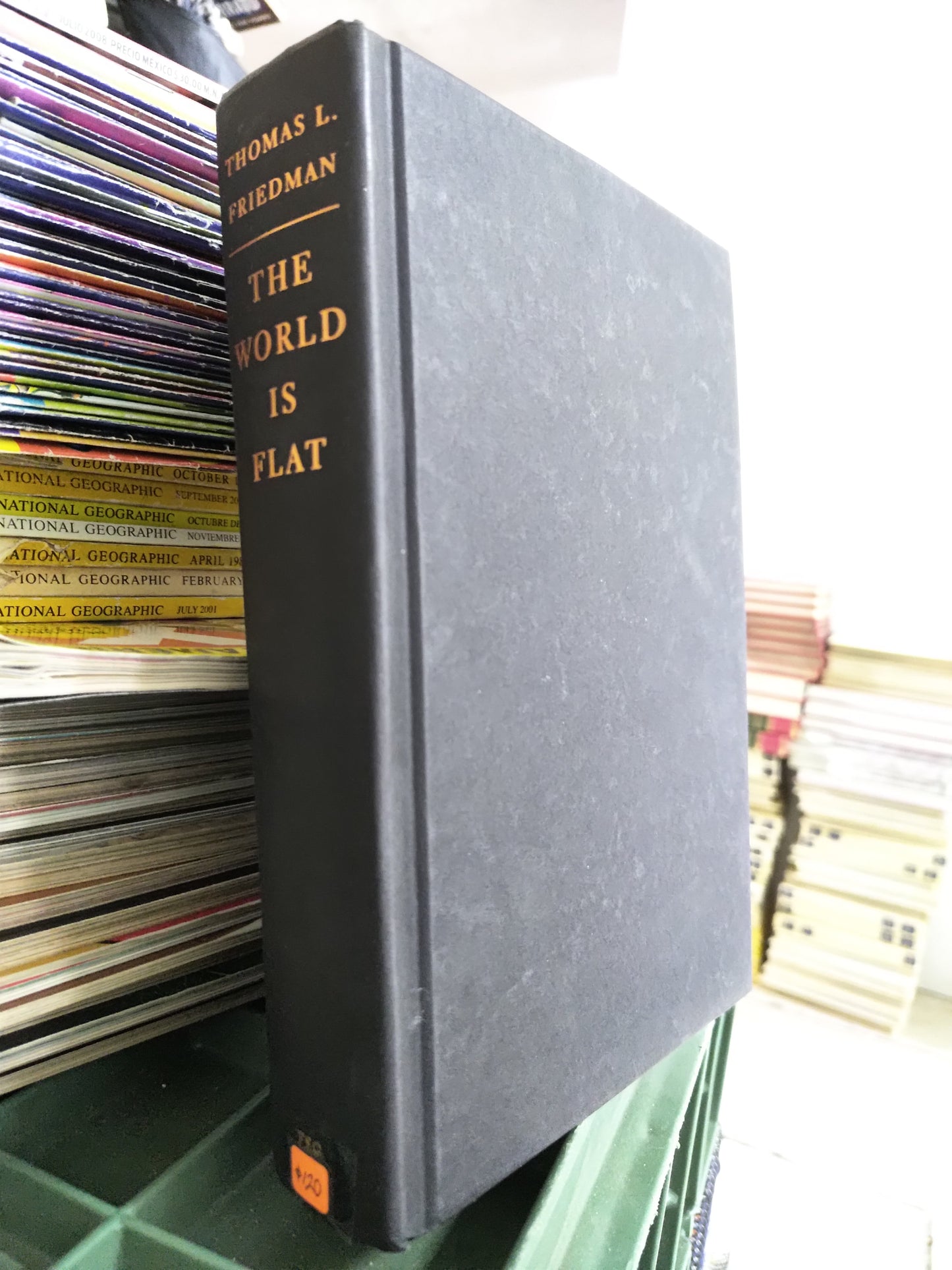 THE WORLD IS FLAT POR THOMAS L. FRIEDMAN USADO IDIOMAS JUAREZ 515