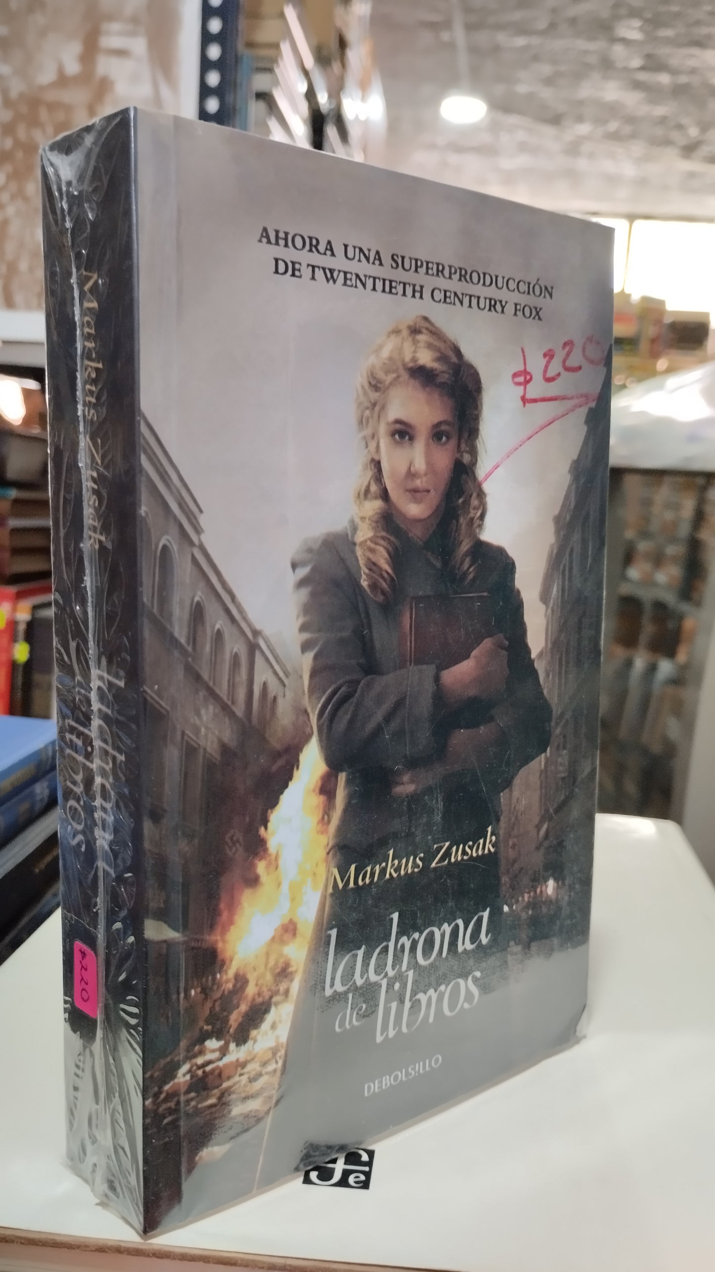 LADRONA DE LIBROS POR MARKUS ZUSAK LIBRO USADO NOVELAS ALDAMA