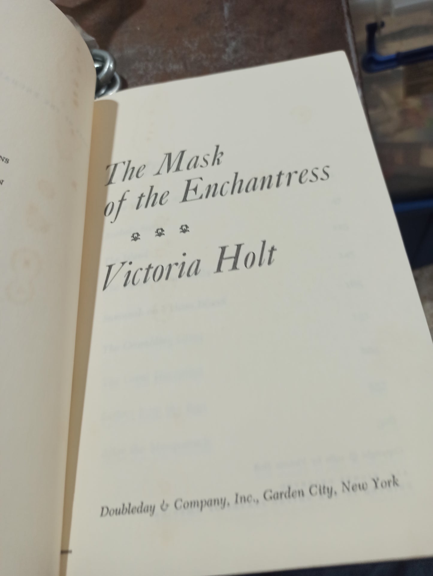 THE MASK OF THE ENCHANTRESS POR VICTORIA HOLT USADO IDIOMAS ALDAMA