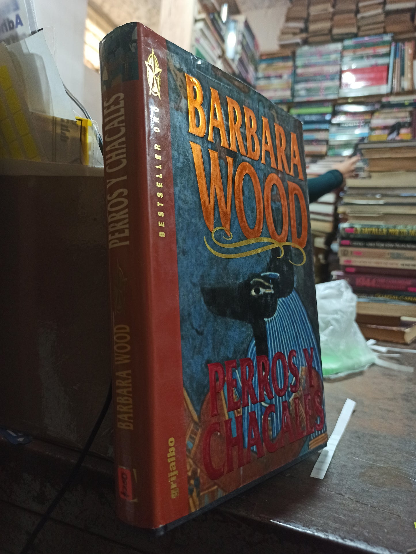 PERROS Y CHACALES POR BARBARA WOOD USADO ANTIGUOS ALDAMA