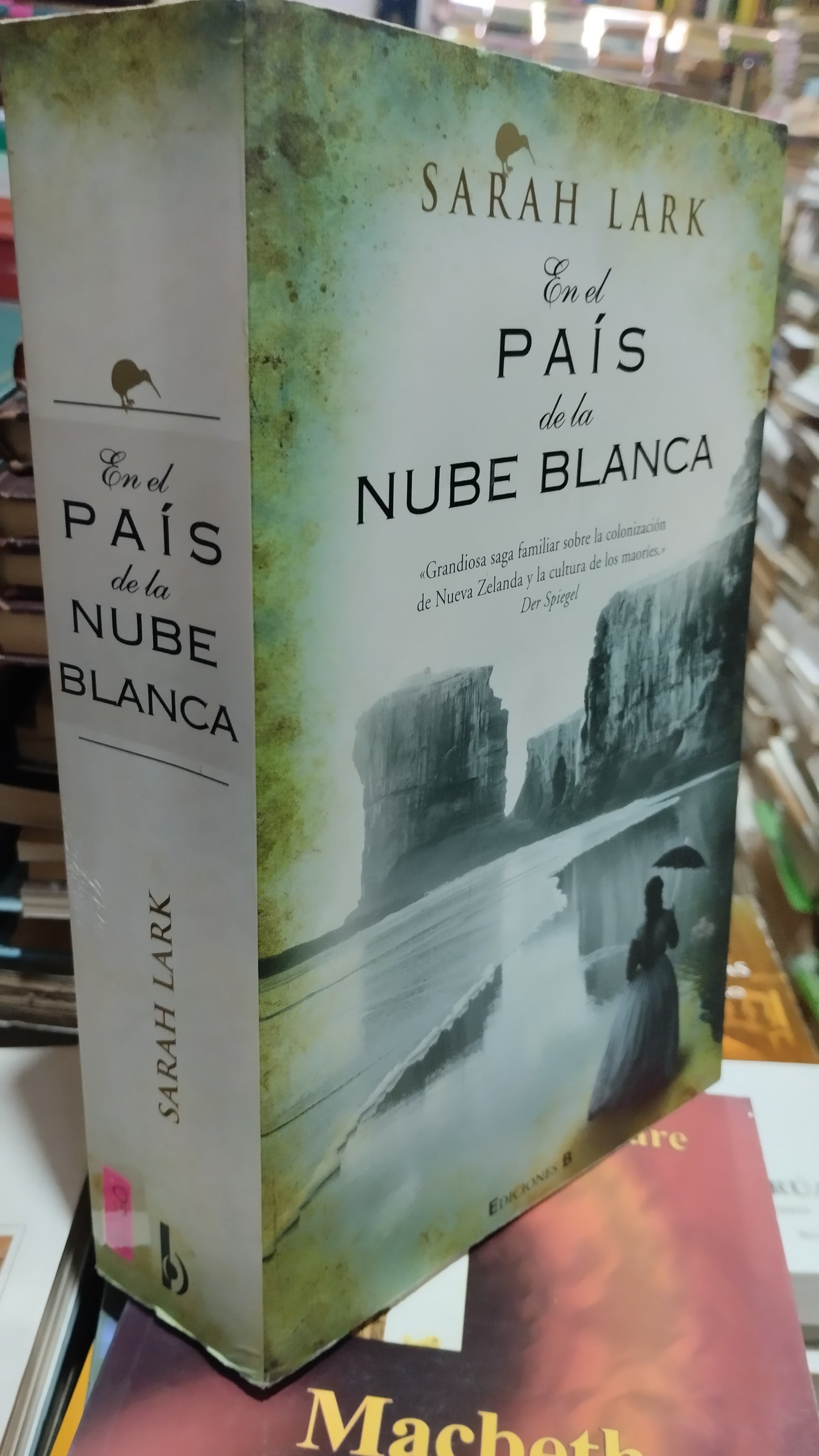 EN EL PAIS DE LA NUBE BLANCA POR SARAH LARK LIBRO USADO NOVELAS ALDAMA