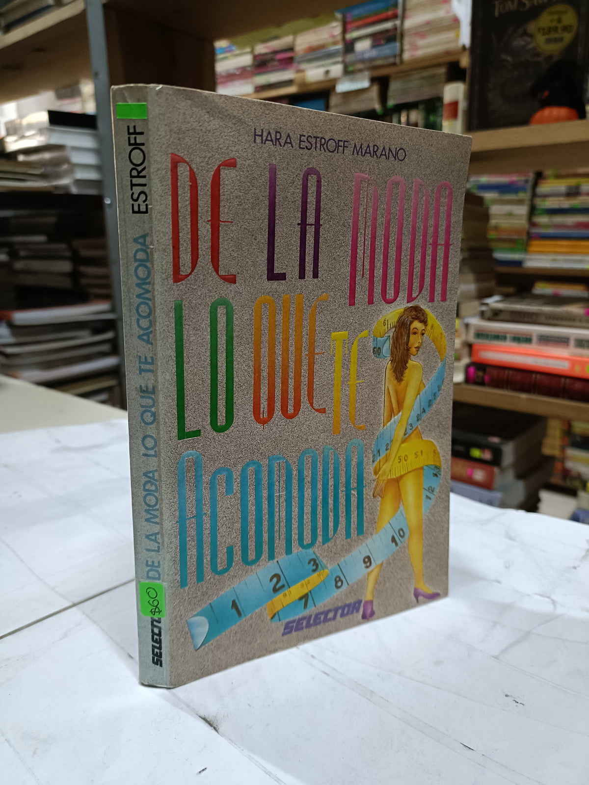 DE LA MODA LO QUE TE ACOMODA POR HARA ESTROFF MARANO USADO OFICIO LITERARIO 207