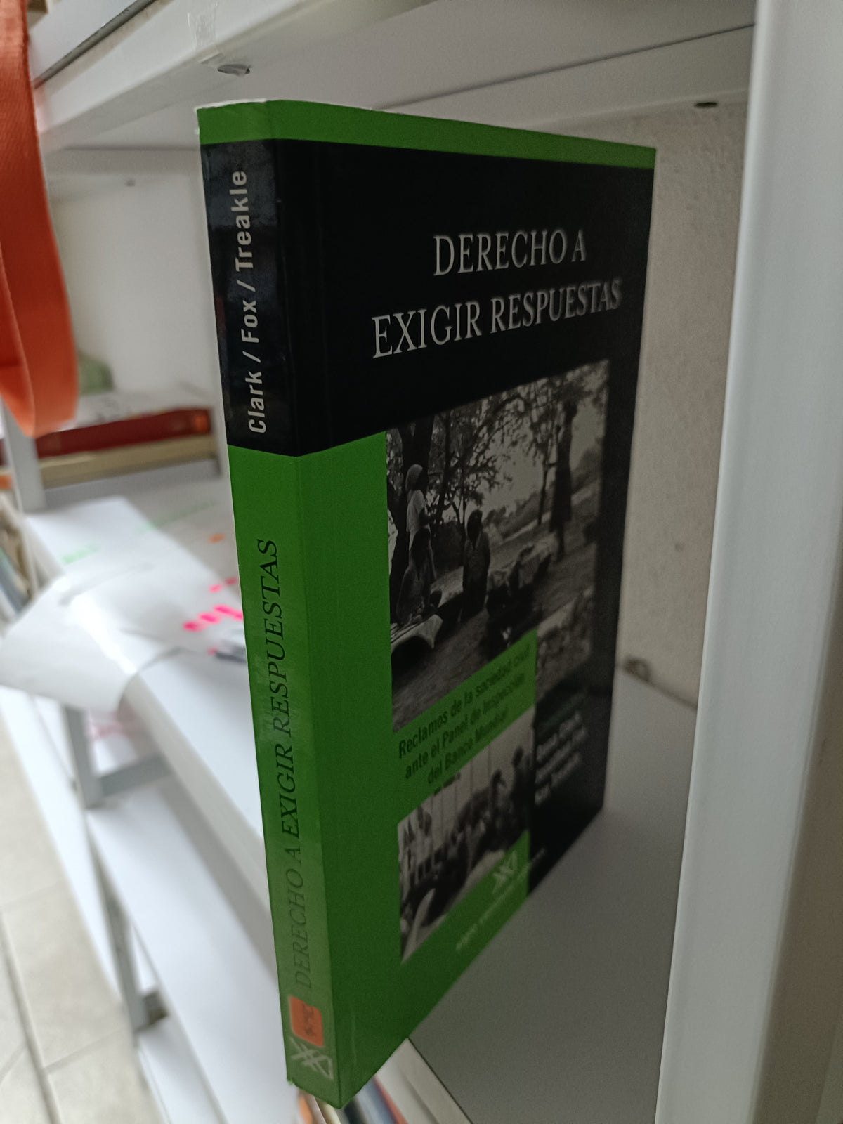 DERECHO A EXIGIR RESPUESTAS POR DANA CLARK USADO DERECHO JUAREZ 515
