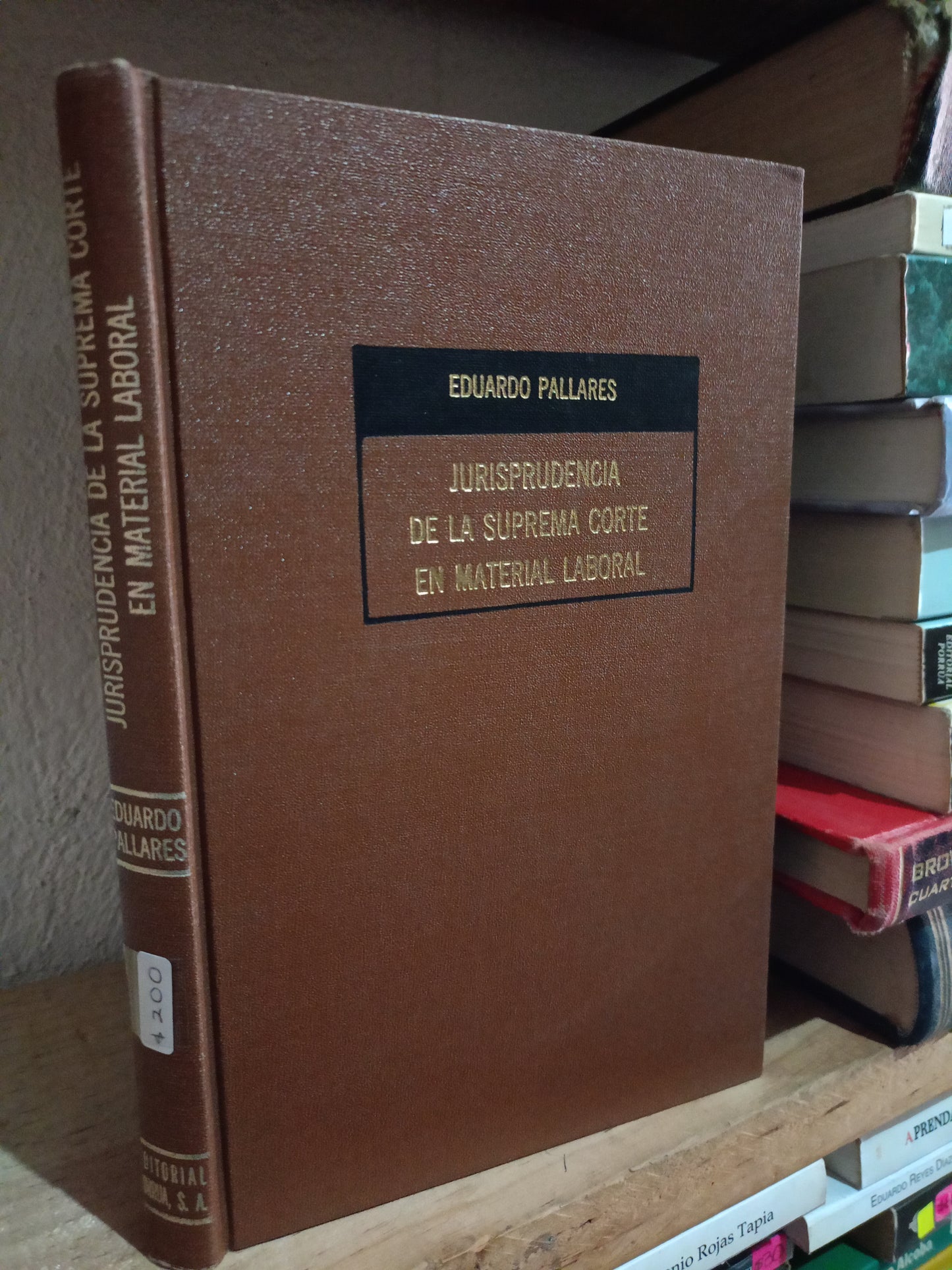 JURISPRUDENCIA DE LA SUPREMA CORTE EN MATERIAL LABORAL POR EDUARDO PALLARES USADO DERECHO LITERARIO 305
