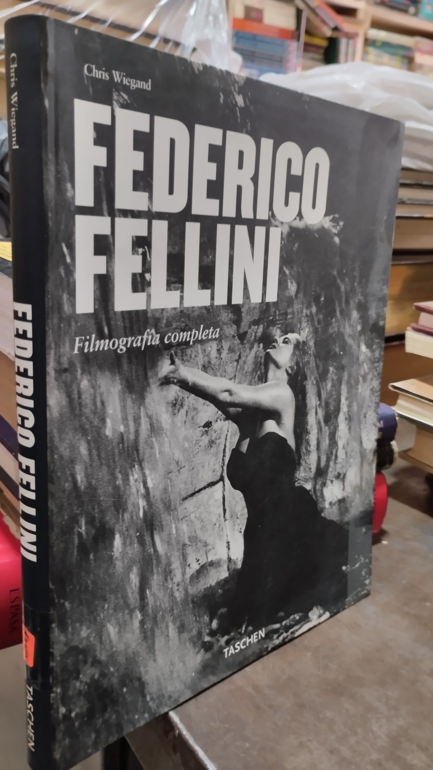 FEDERICO FELLINI POR CHRIS WIEGAND LIBRO USADO ANTIGUO ALDAMA