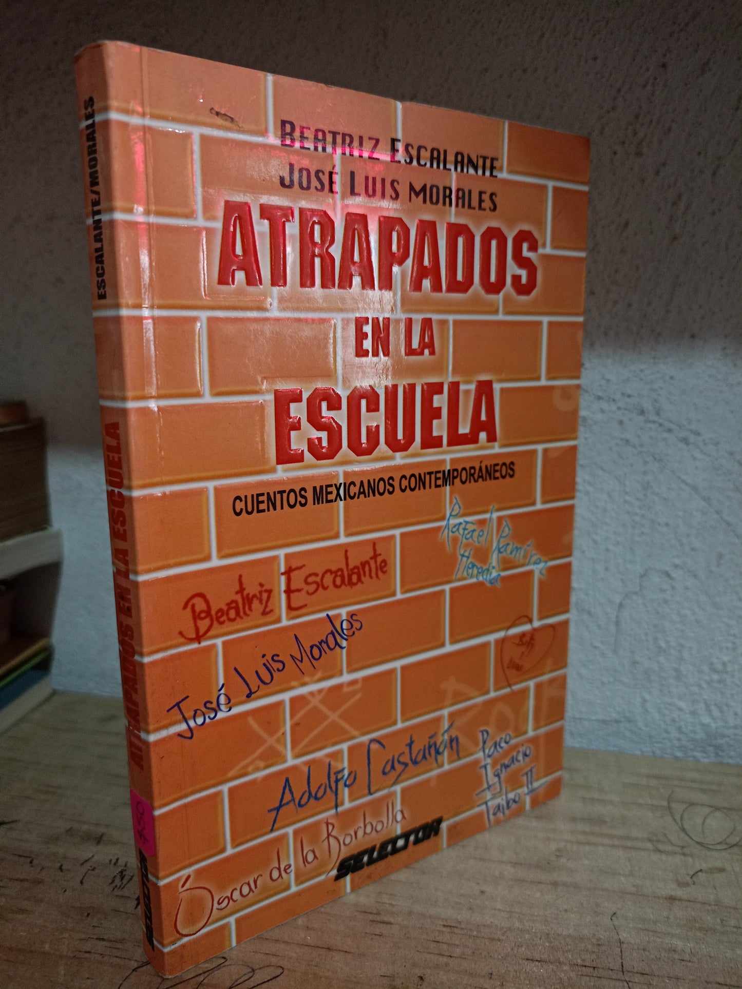 ATRAPADOS EN LA ESCUELA POR BEATRIZ ESCALANTE JOSE LUIS MORALES USADO NOVELA LITERARIO 305