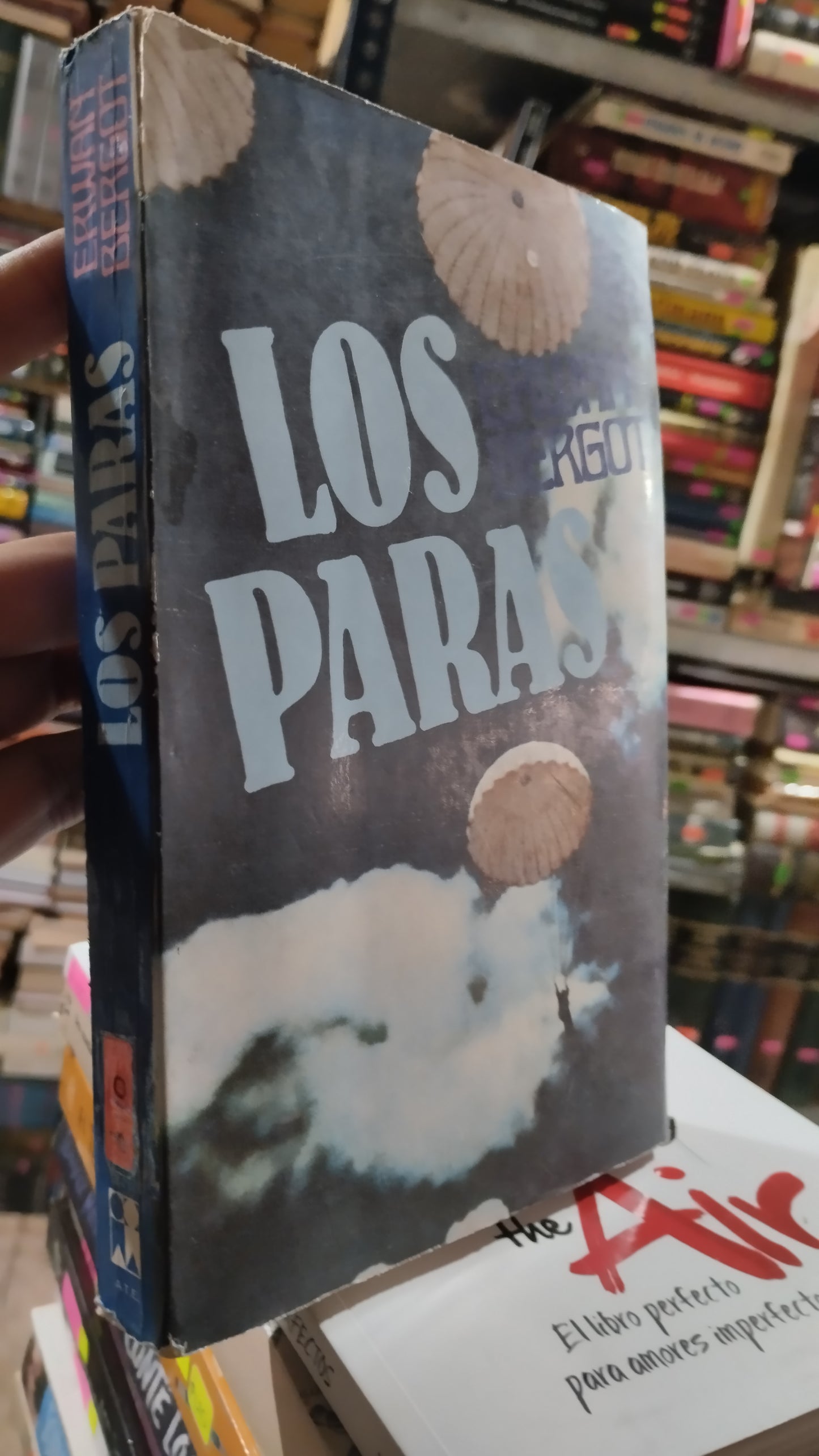 LOS PARAS POR ERWAN BERGOT LIBRO USADO NOVELAS ALDAMA