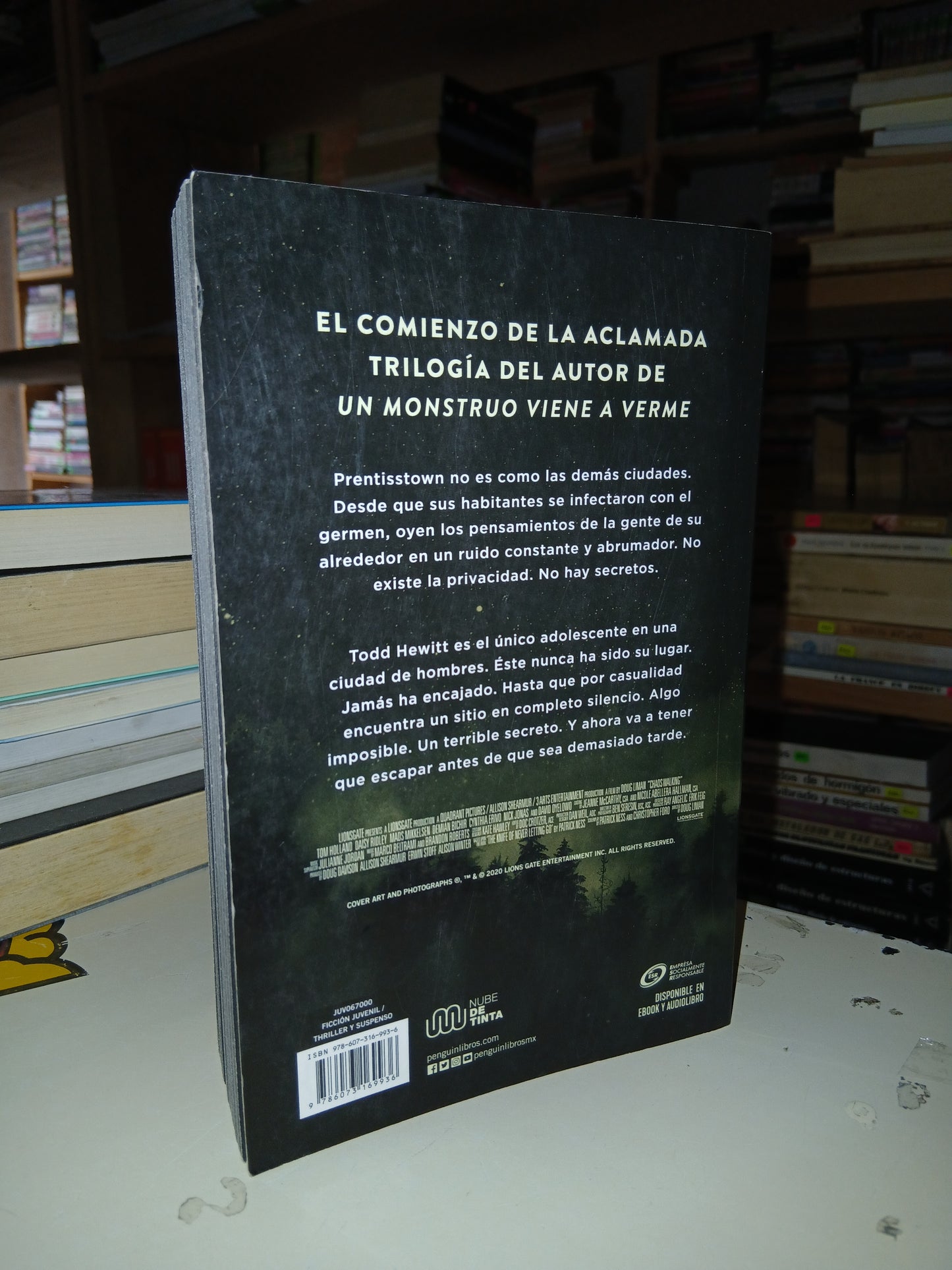 CAOS EL INICIO POR PATRICK NESS USADO NOVELA LITERARIO 207