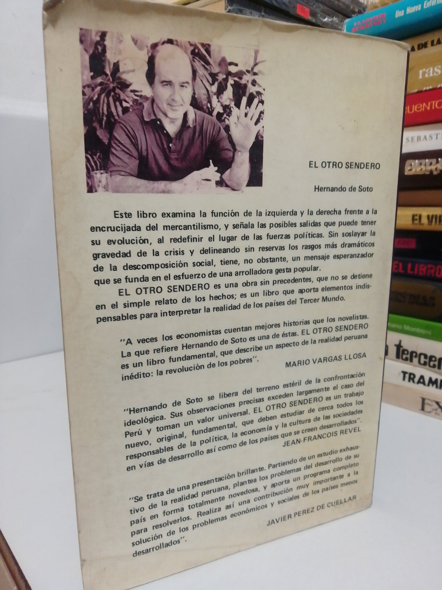 EL OTRO SENDERO POR HERNANDO DE SOTO USADO NOVELA JUÁREZ