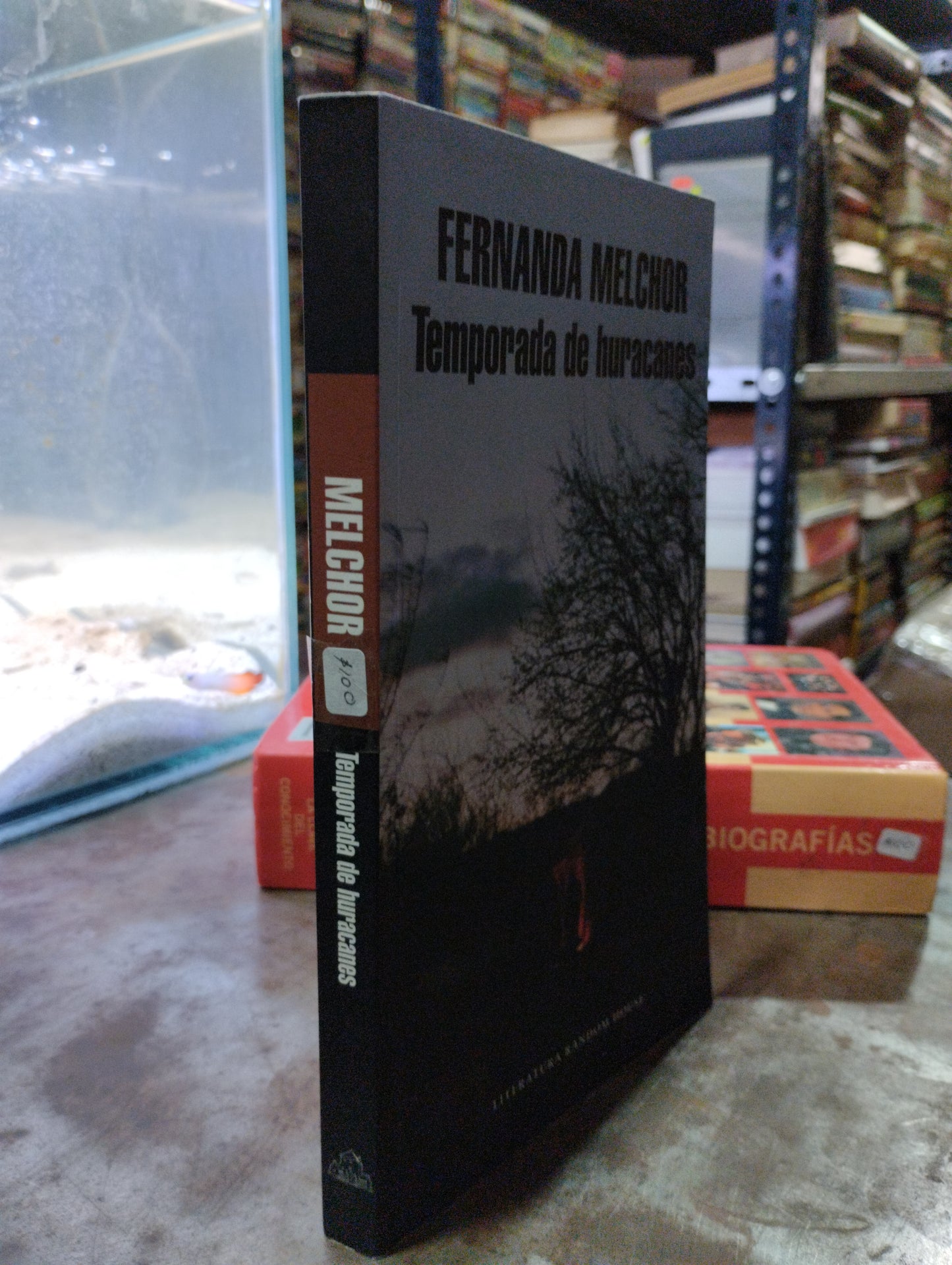 TEMPORADA DE HURACANES POR FERNANDA MELCHOR USADO NOVELAS ALDAMA