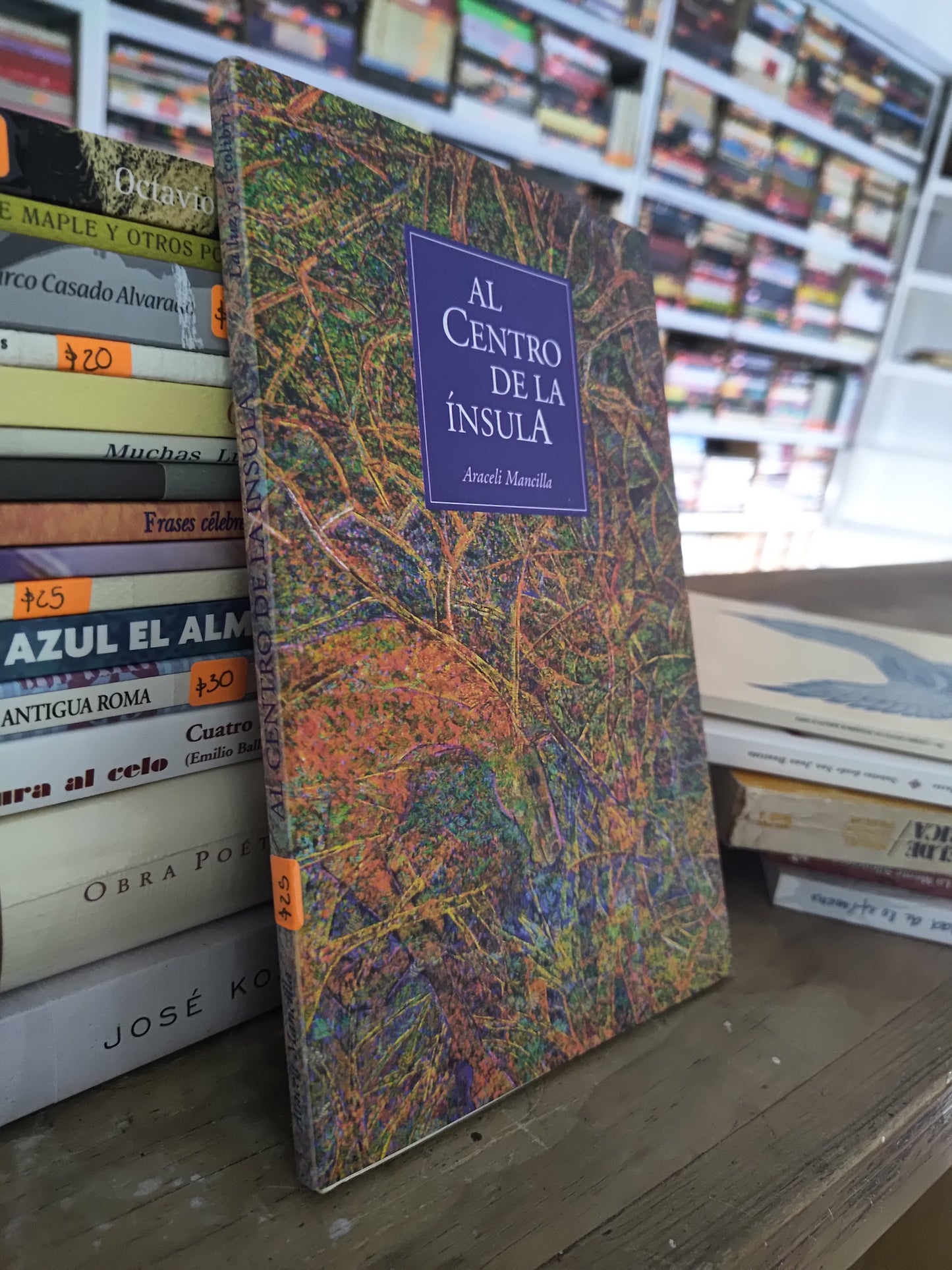 AL CENTRO DE LA INSULA POR ARACELI MANCILLA USADO POESIA JUAREZ 515