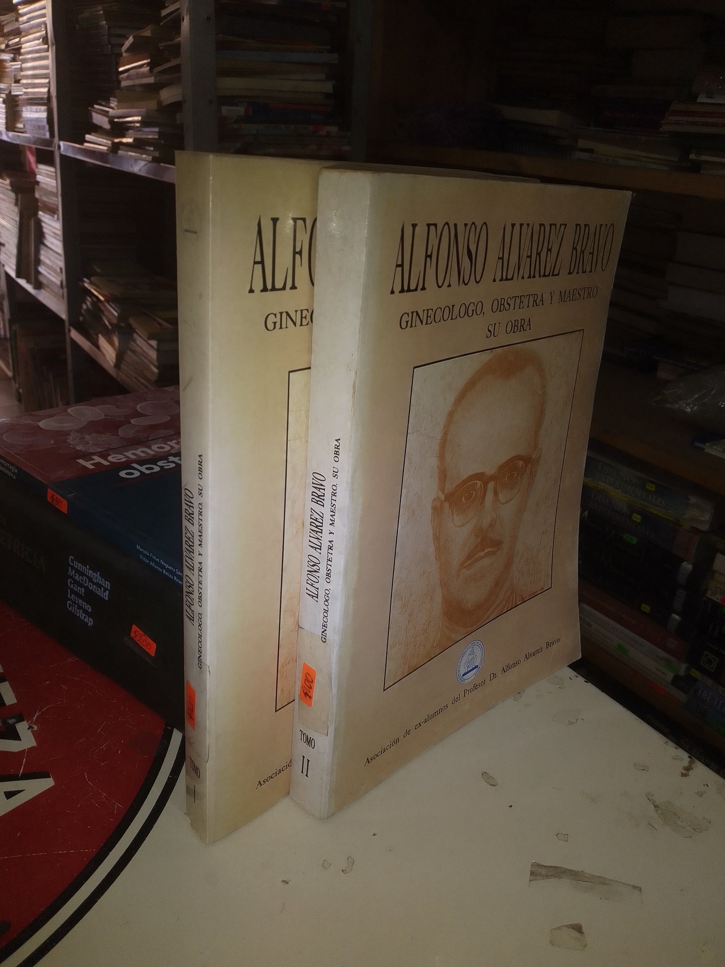 ALFONSO ÁLVAREZ BRAVO: GINECÓLOGO, OBSTETRA Y MAESTRO (SU OBRA) POR LA ASOCIACIÓN DE EX ALUMNOS DEL PROFESOR DR. ALFONSO ÁLVAREZ BRAVO $100 CADA TOMO USADO MEDICINA LITERARIO 207
