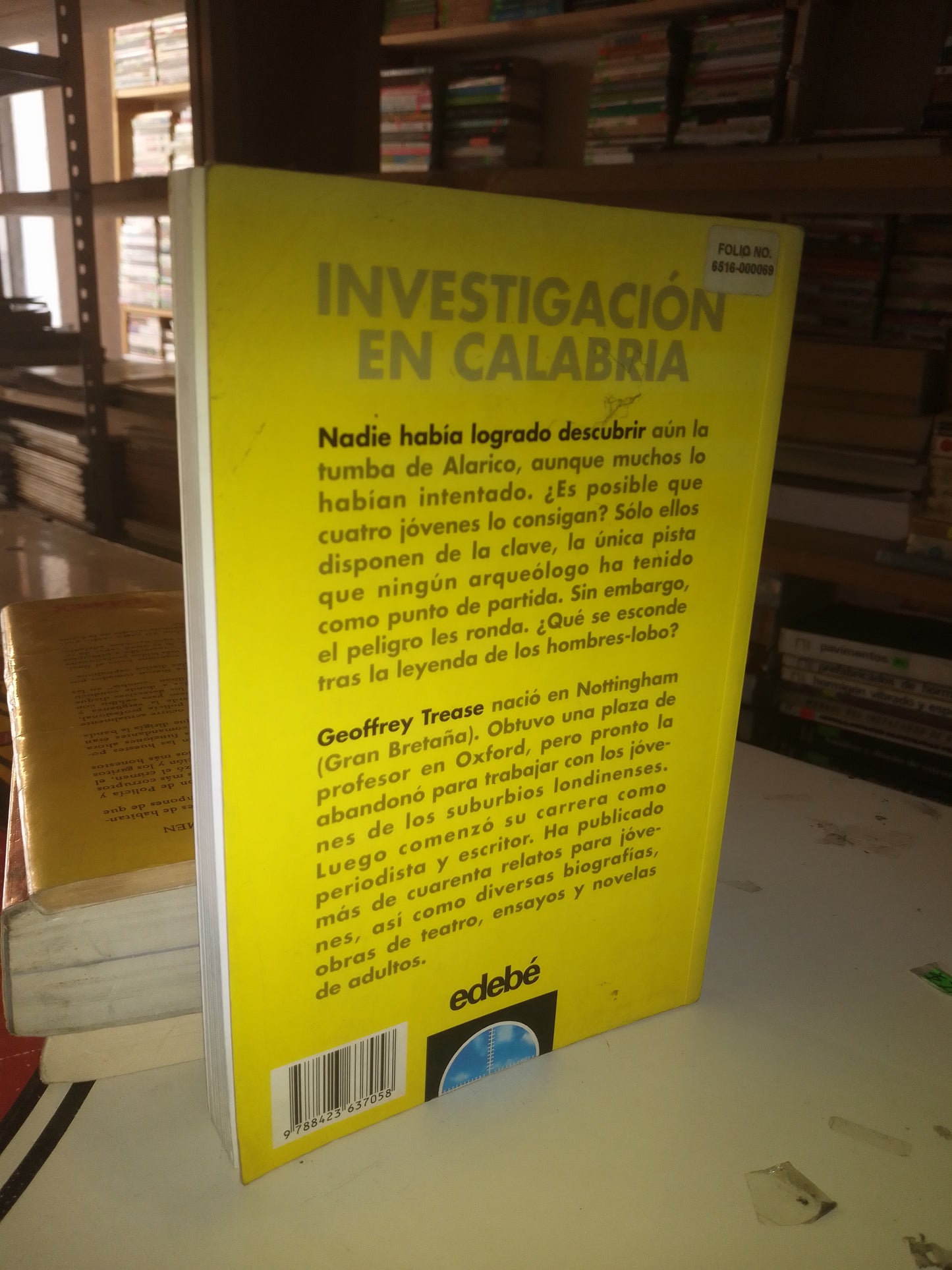 INVESTIGACIÓN EN CALABRIA POR GEOFFREY TREASE USADO NOVELA LITERARIO 207