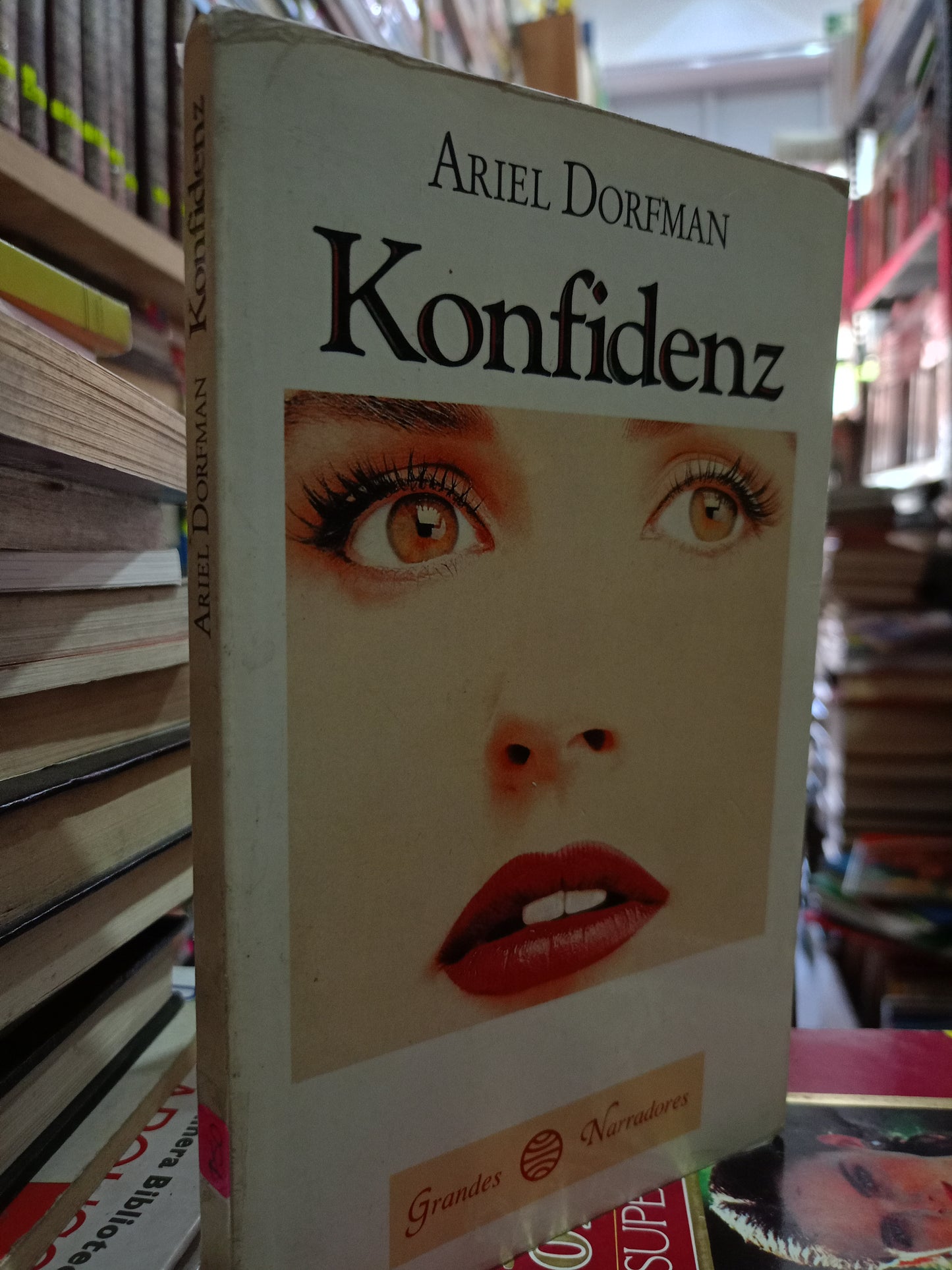 KONFIDENZ POR ARIEL DORFMAN USADO NOVELA LITERARIO 305