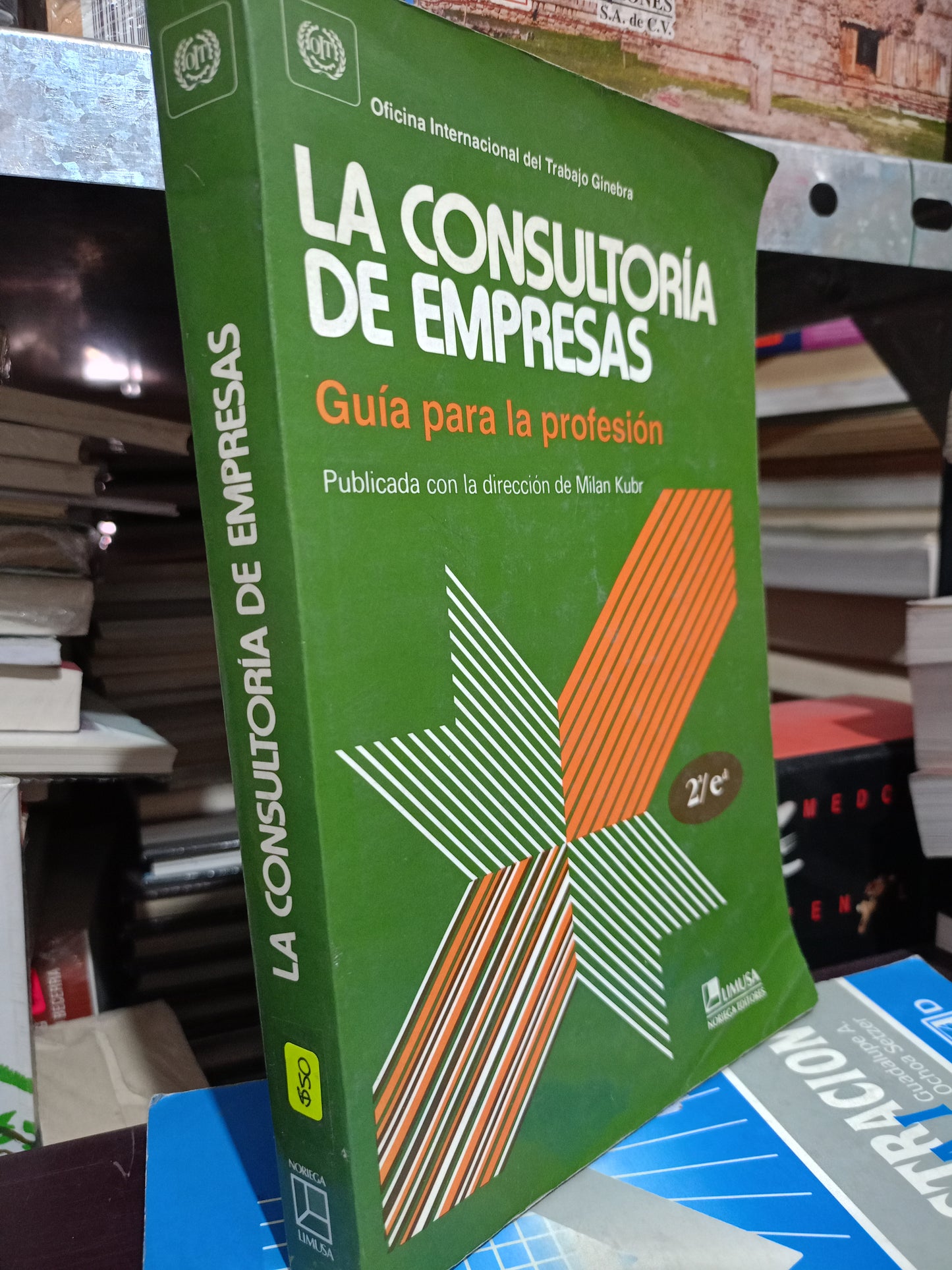 LA CONSULTORIA DE EMPRESAS POR MILAN KUBR USADO ADMIN LITERARIO 305