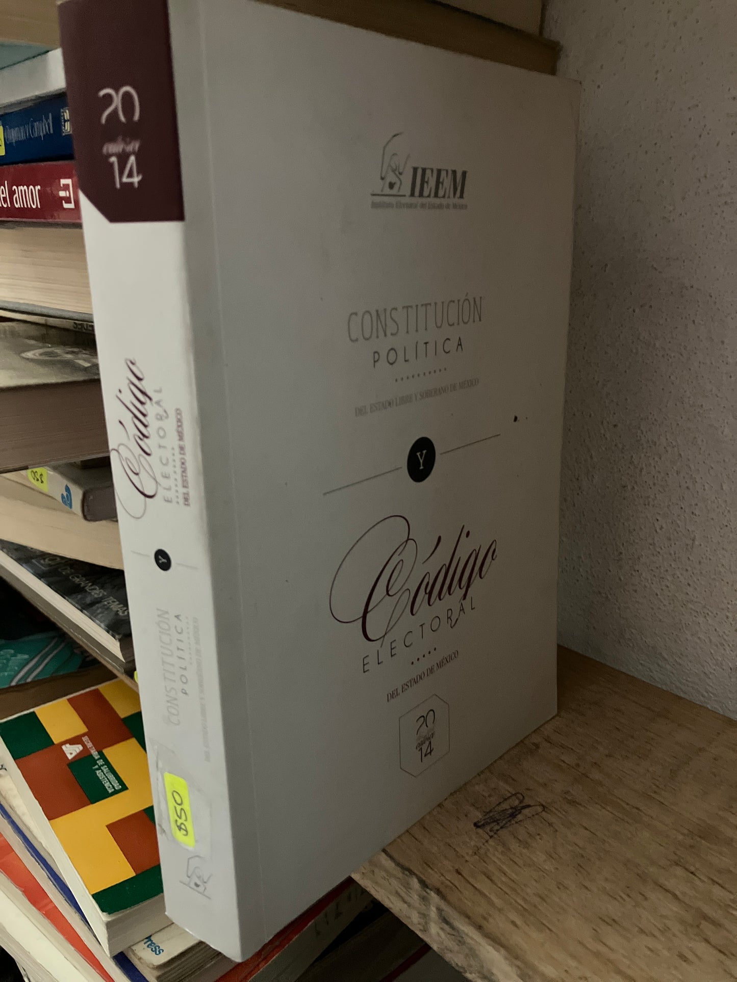 CONSTITUCIÓN POLÍTICA Y CÓDIGO ELECTORAL USADO DERECHO LITERARIO 305