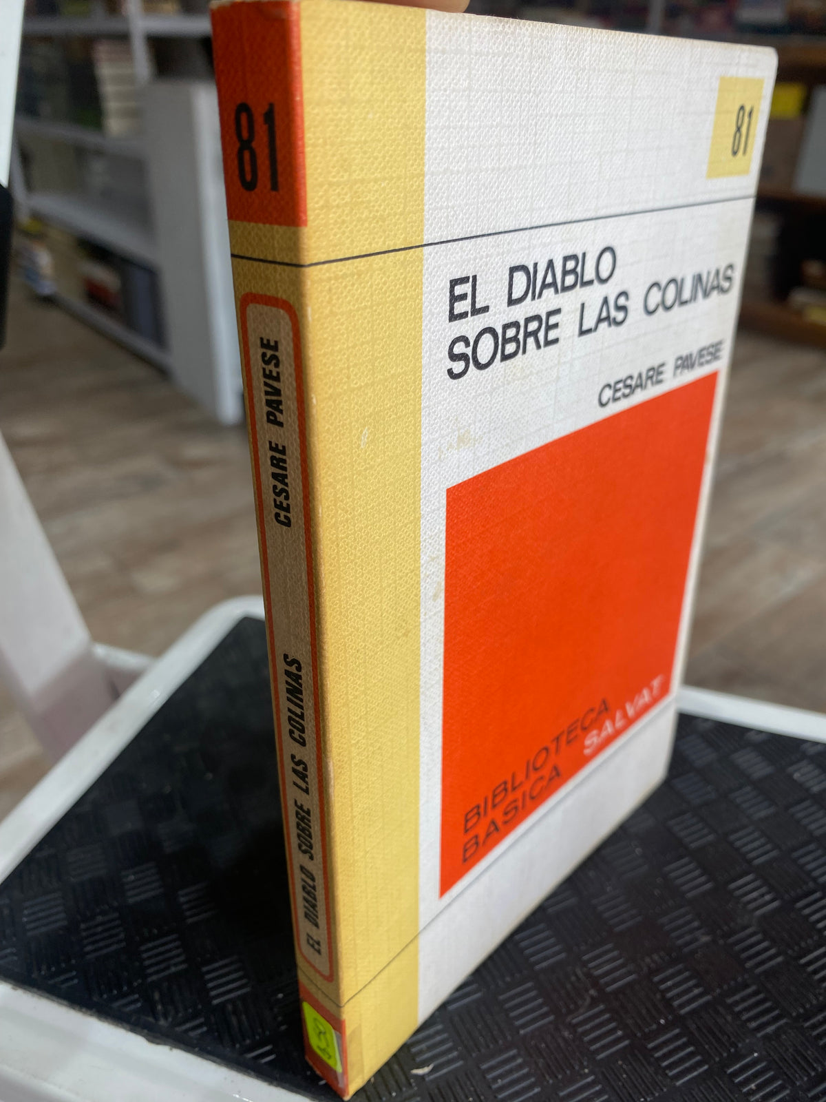 EL DIABLO SOBRE LAS COLINAS   CESARE PAVESE USADO NOVELAS JUAREZ 515