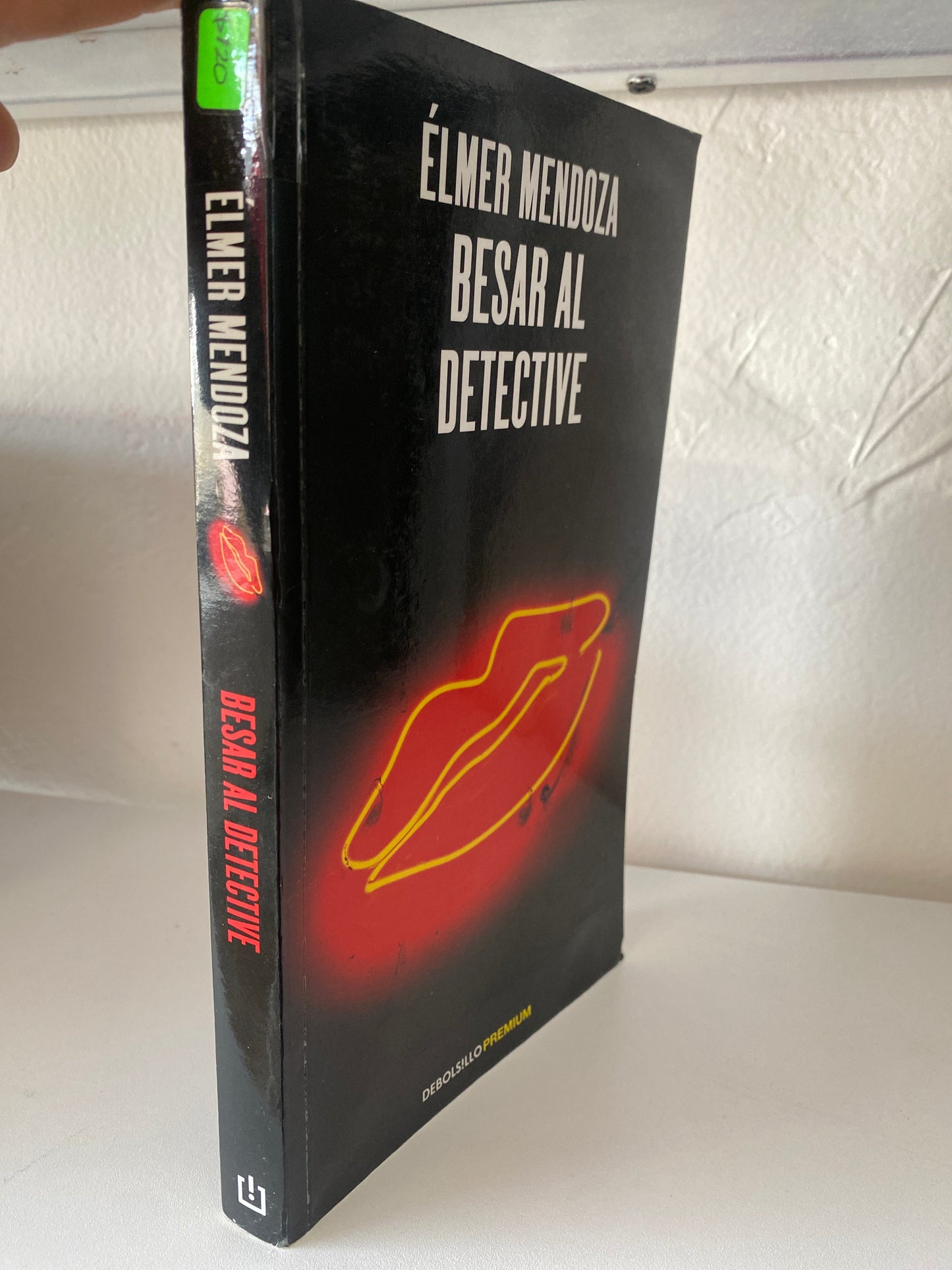 BESAR AL DETECTIVE POR ELMER MENDOZA USADO NOVELA JUAREZ 515 ￼￼