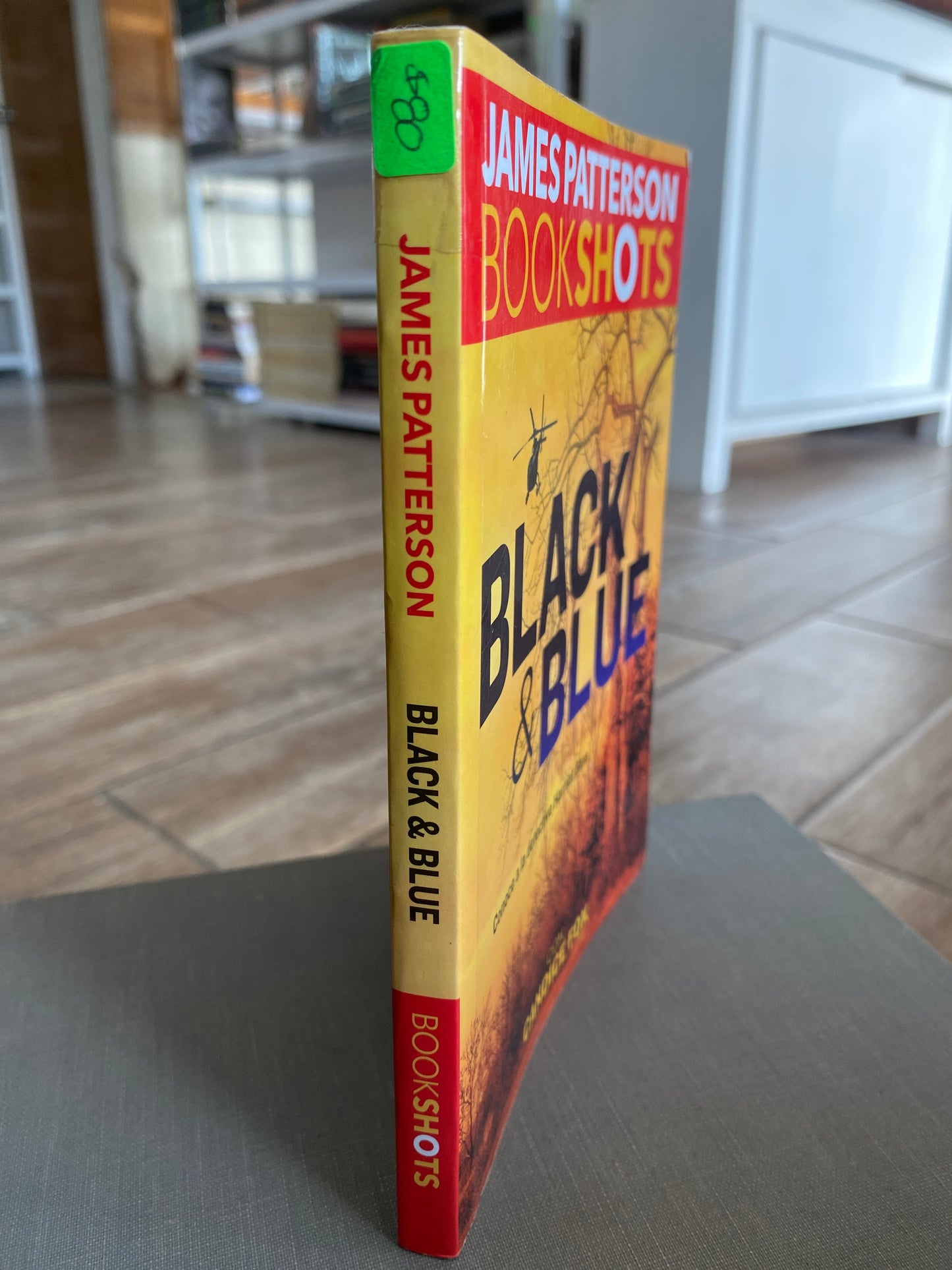 BLACK & BUE POR JAMES PATTERSON USADO NOVELAS 515