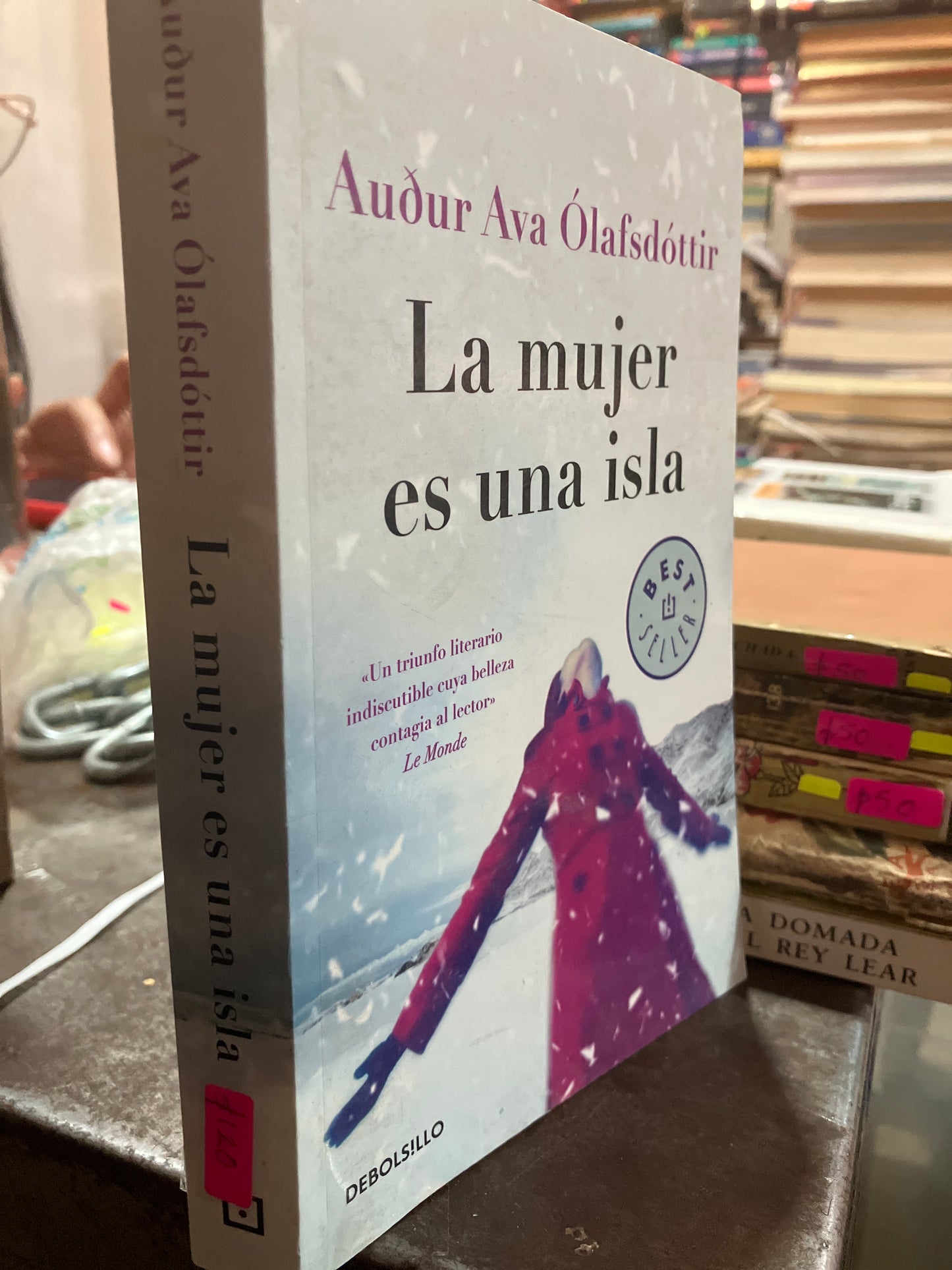 LA MUJER ES UNA ISLA POR AUDUR AVA OLAFSDOTTIR USADO NOVELAS ALDAMA