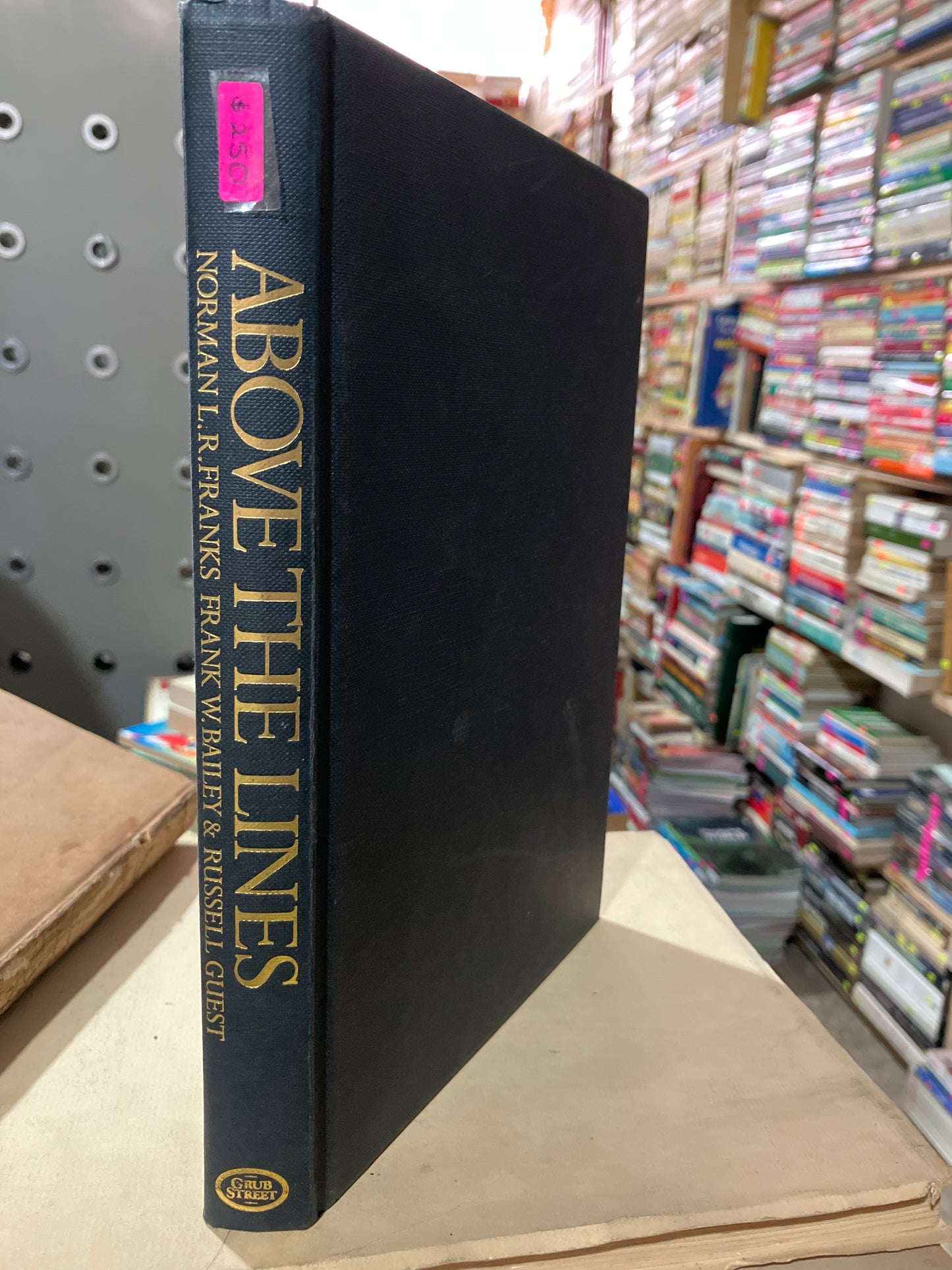 ABOVE THE LINES BY NORMAN L R FRANKS USADO HISTORIA ALDAMA