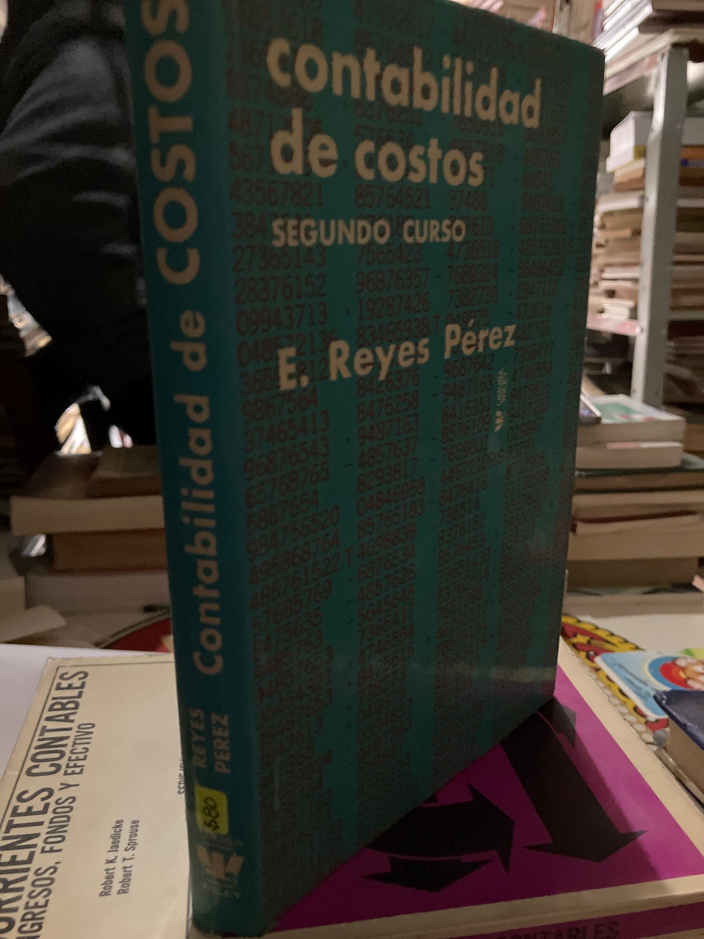 CONTABILIDAD DE COSTOS POR E REYES PÉREZ USADO ADMINISTRACIÓN LITERARIO 207