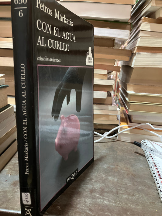 CON EL AGUA AL CUELLO POR PETROS MARKARIS USADO NOVELAS ALDAMA