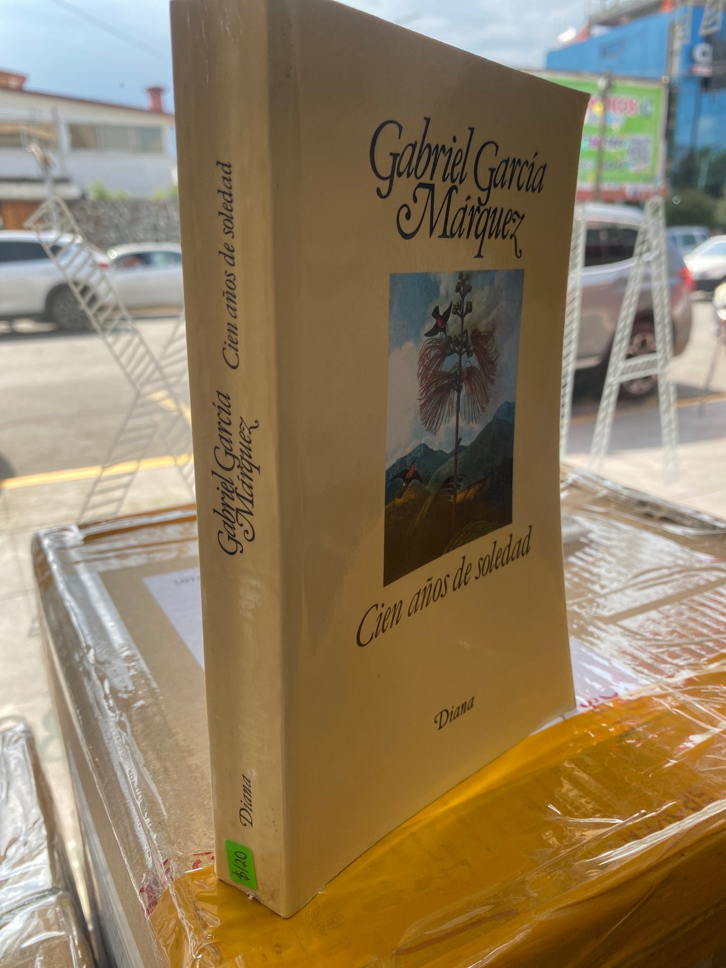 CIEN AÑOS DE SOLEDAD POR GABRIEL GARCI MARQUEZ USADO NOVELAS JUAREZ 515 ￼