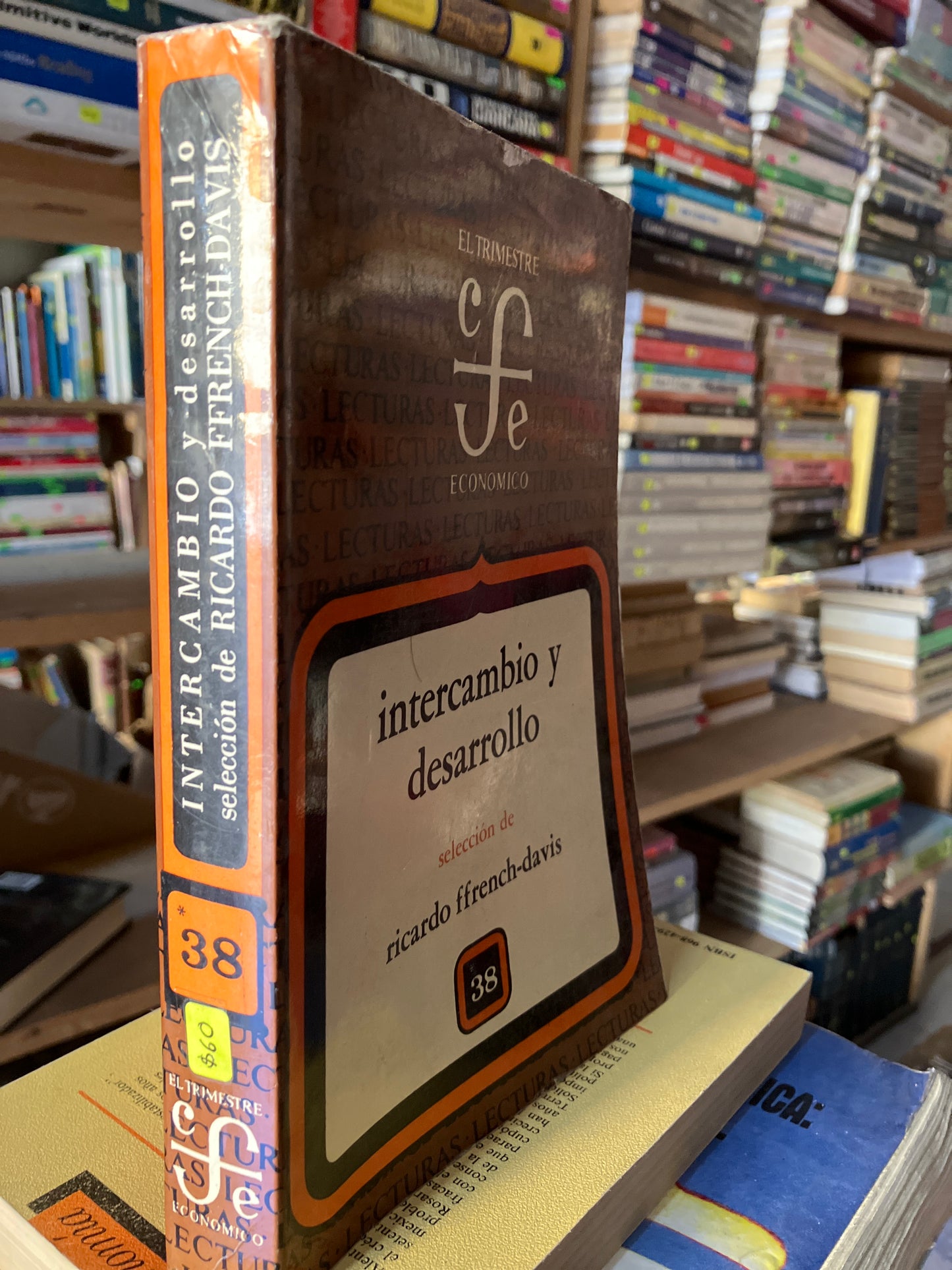 INTERCAMBIO Y DESARROLLO SELECCIÓN DE RICARDO FFRENCH DAVIS USADO ADMINISTRACIÓN LITERARIO 207