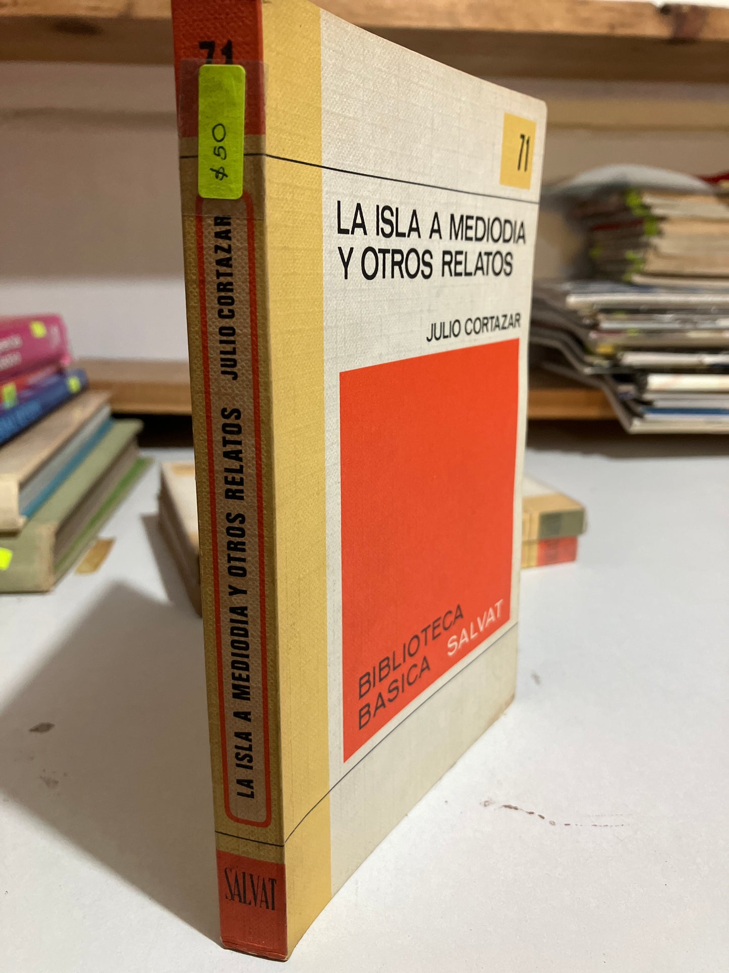 LA ISLA A MEDIODÍA Y OTROS RELATOS POR JULIO CORTÁZAR USADO NOVELAS JUAREZ