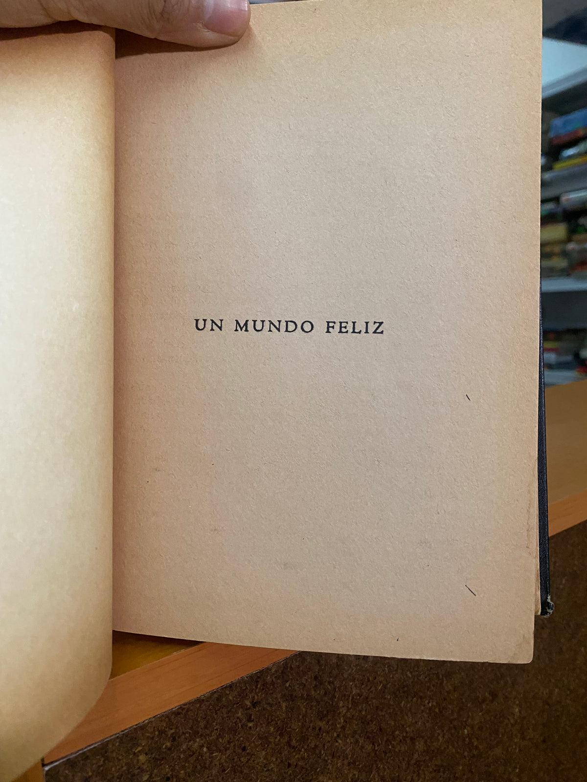UN MUNDO FELIZ POR ALDOUS HUXLEY USADO NOVELA JUAREZ 515
