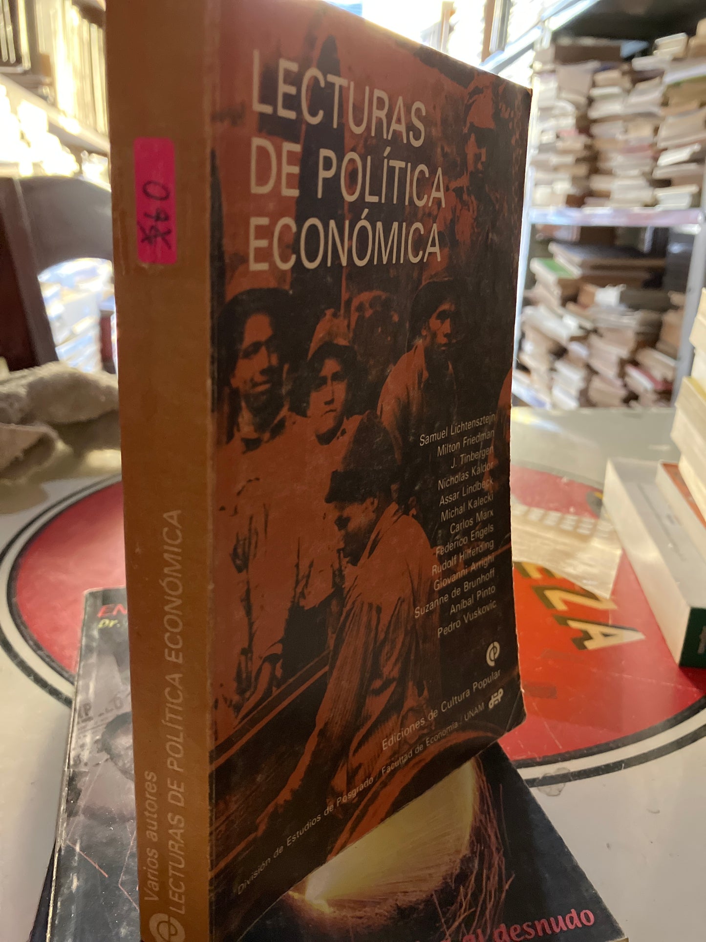 LECTURAS DE POLITICA ECONOMICA POR AUTORES VARIOS USADO POLÍTICA LITERARIO 207